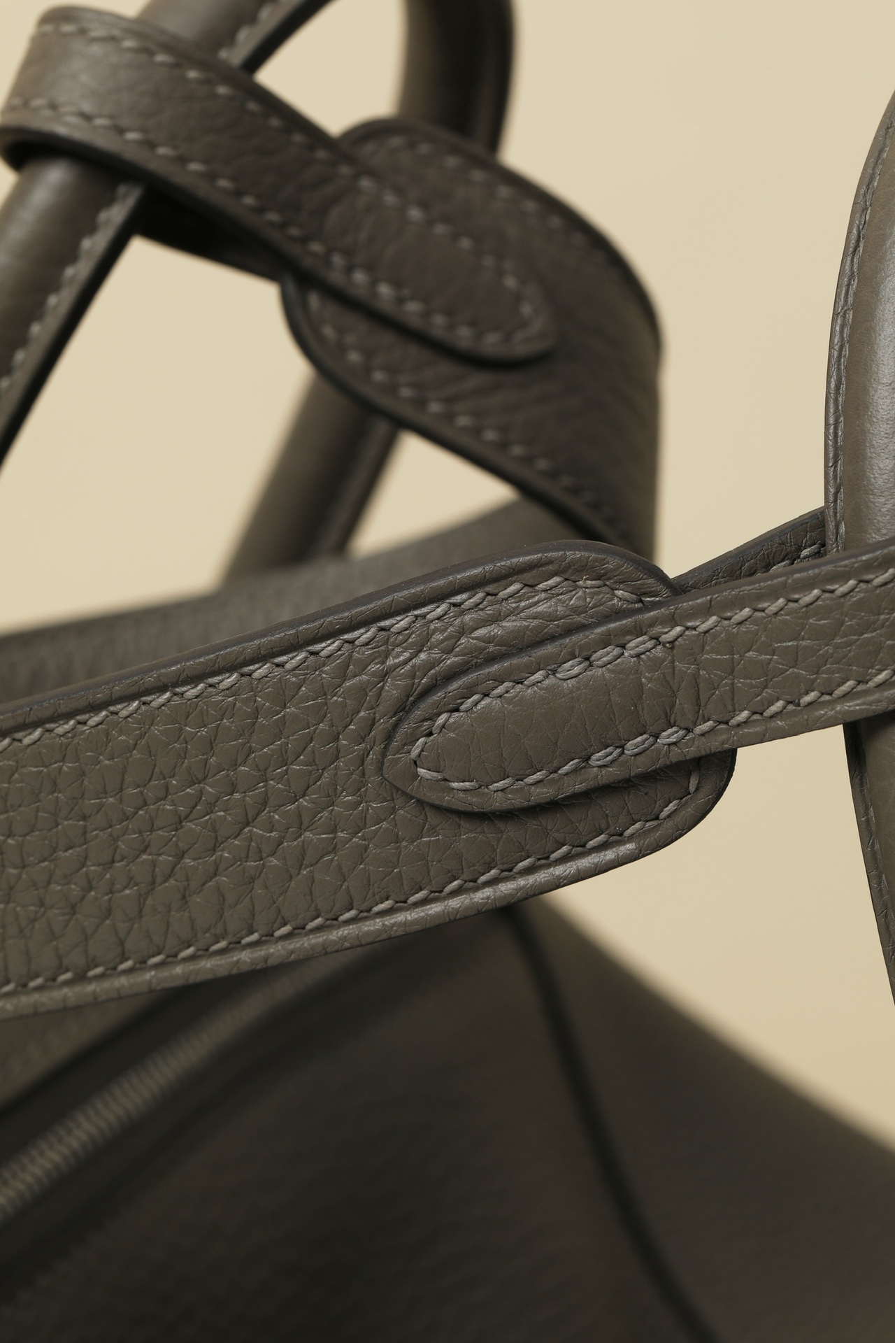 Picture [5]-Model:LD26 Code:LD26 Color:8F Pewter Gray Size:L26xD18xW12 Shoulder About:42CM Medium Height:32CM clemence Calfskin Handbag Fixed Shoulder Strap Inside Inside and Outside Two Pockets On Both Sides Can be Shoulder or Hand Carried Made in France Metallic:Palladium Plated-High Faux Bags