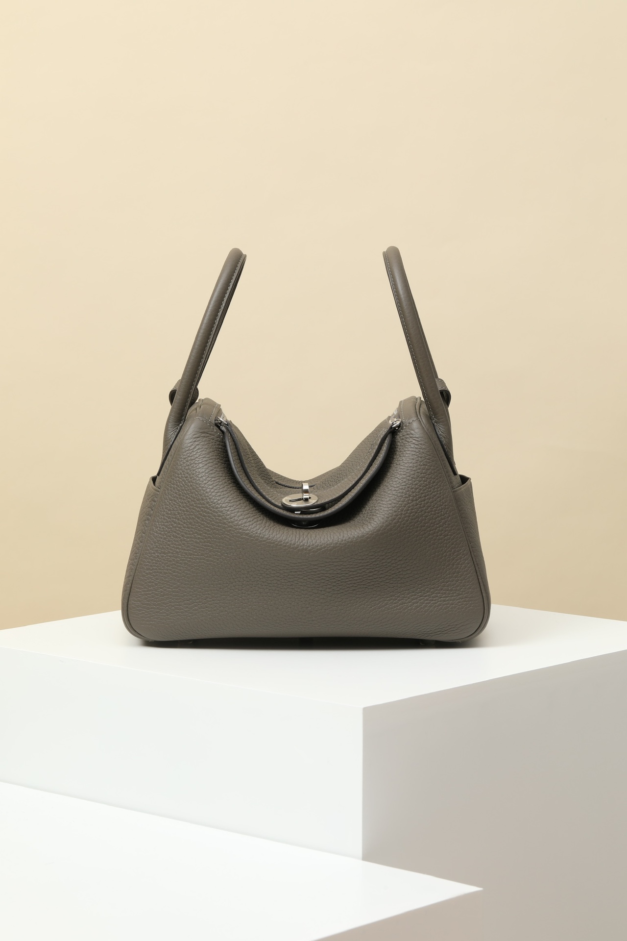Model:LD26 Code:LD26 Color:8F pewter grey Size:L26xD18xW12 Shoulder about:42CM Medium height:32CM clemence calf leather handbag fixed shoulder strap Inside inside and outside two pockets on both sides can be shoulder or hand carry Made in France Metallic:Palladium plated - High-quality handbags