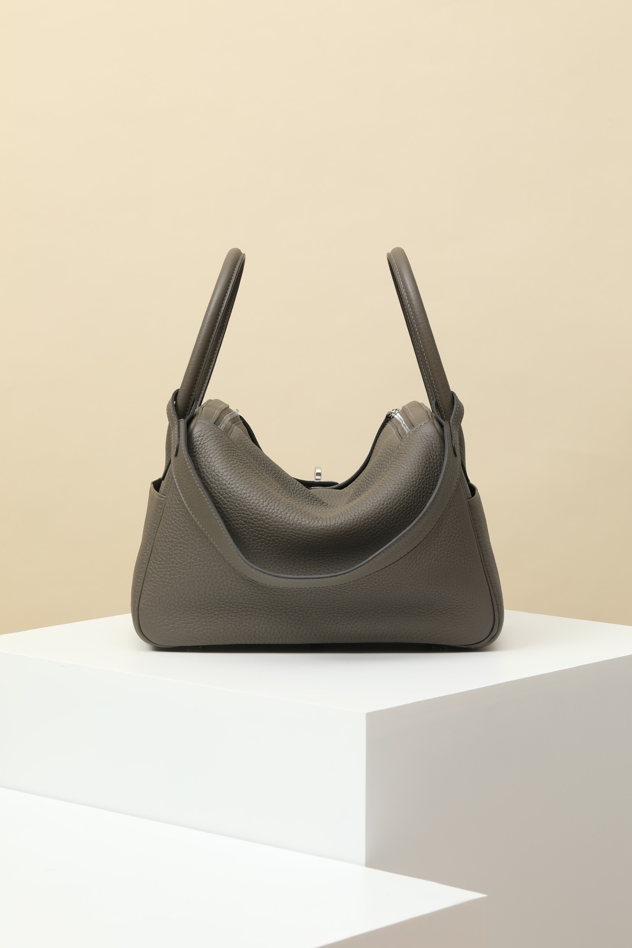 Picture [3]-Model:LD26 Code:LD26 Color:8F Tinware Gray Size:L26xD18xW12 Shoulder About:42CM Medium Height:32CM clemence Calfskin Handbag Fixed Shoulder Strap Inside Inside and Outside Two Pockets On Both Sides Can be Shoulder or Hand Carried Made in France Metallic:Palladium Plated-High Faux Bags