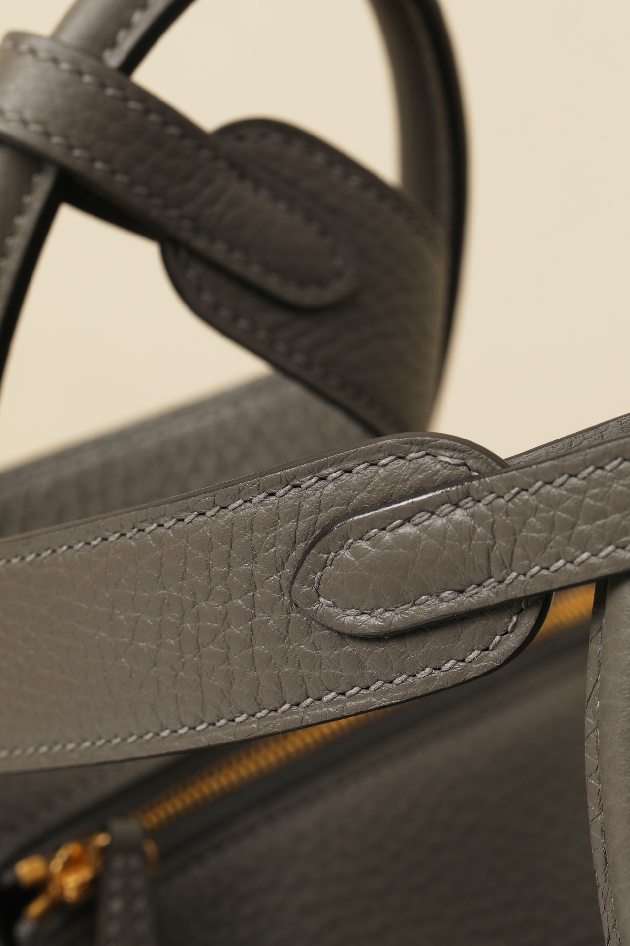 Picture [5]-Model:LD26 Code:LD26 Color:8F Pewter Gray clemence calf leather handbag fixed shoulder strap Inside inside and outside two pockets on both sides can be carried on the shoulder or hand Made in France Metallic texture:Gold-High Faux Bags