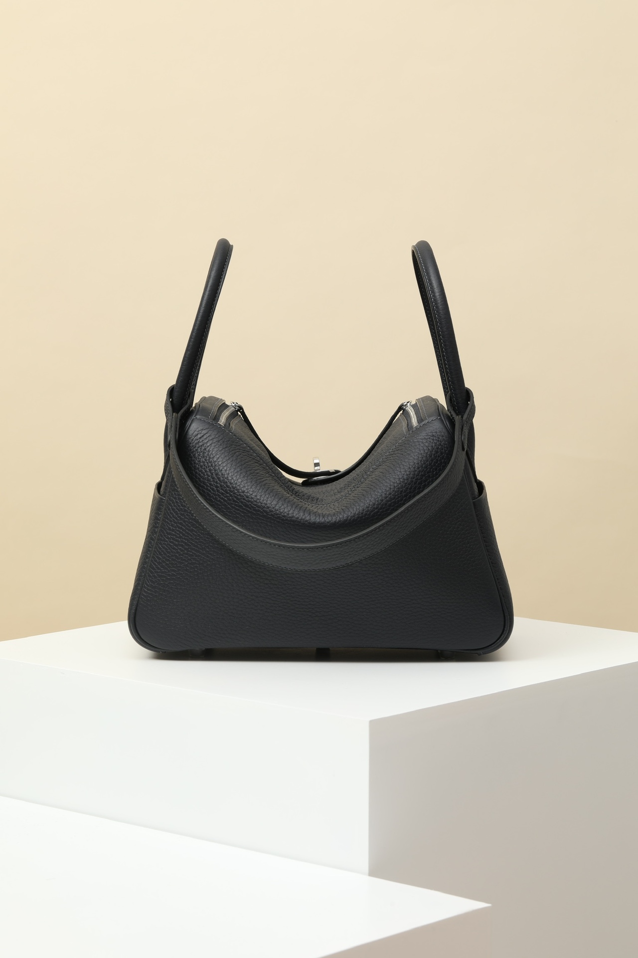 Picture [3]-Model:LD26 Code:LD26 Color:2Z midnight blue clemence calf leather handbag fixed shoulder strap Inside inside and outside two pockets on both sides can be carried on the shoulder or hand Made in FranceMetallic:Palladium-plated -High Faux Bags