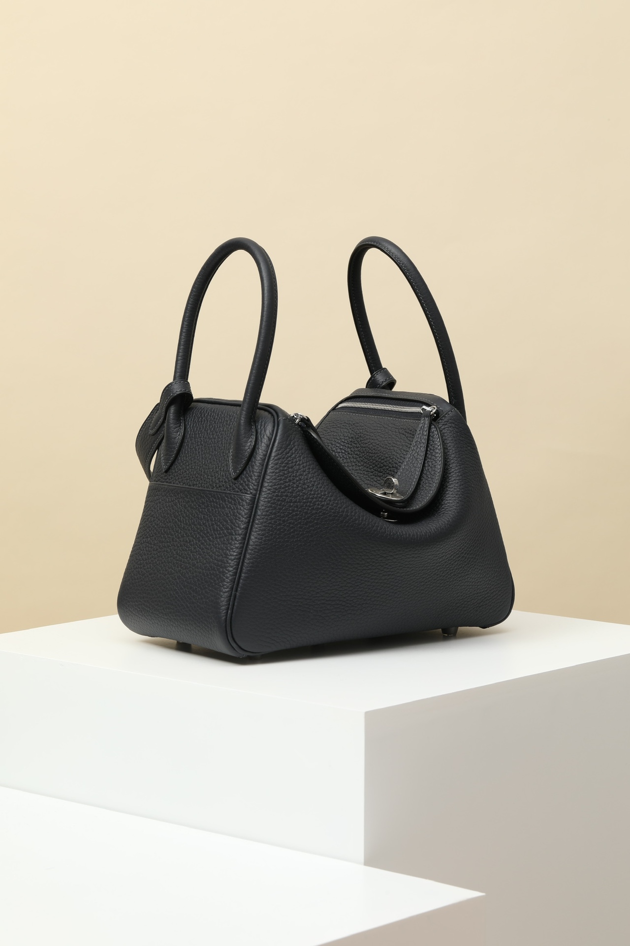 Picture[2]-Model:LD26 Code:LD26Color:2Z midnight blue clemence calf leather handbag fixed shoulder strap Inside inside and outside two pockets on both sides can be shoulder or hand carryMade in FranceMetallic:Palladium-plated -High Faux Bags