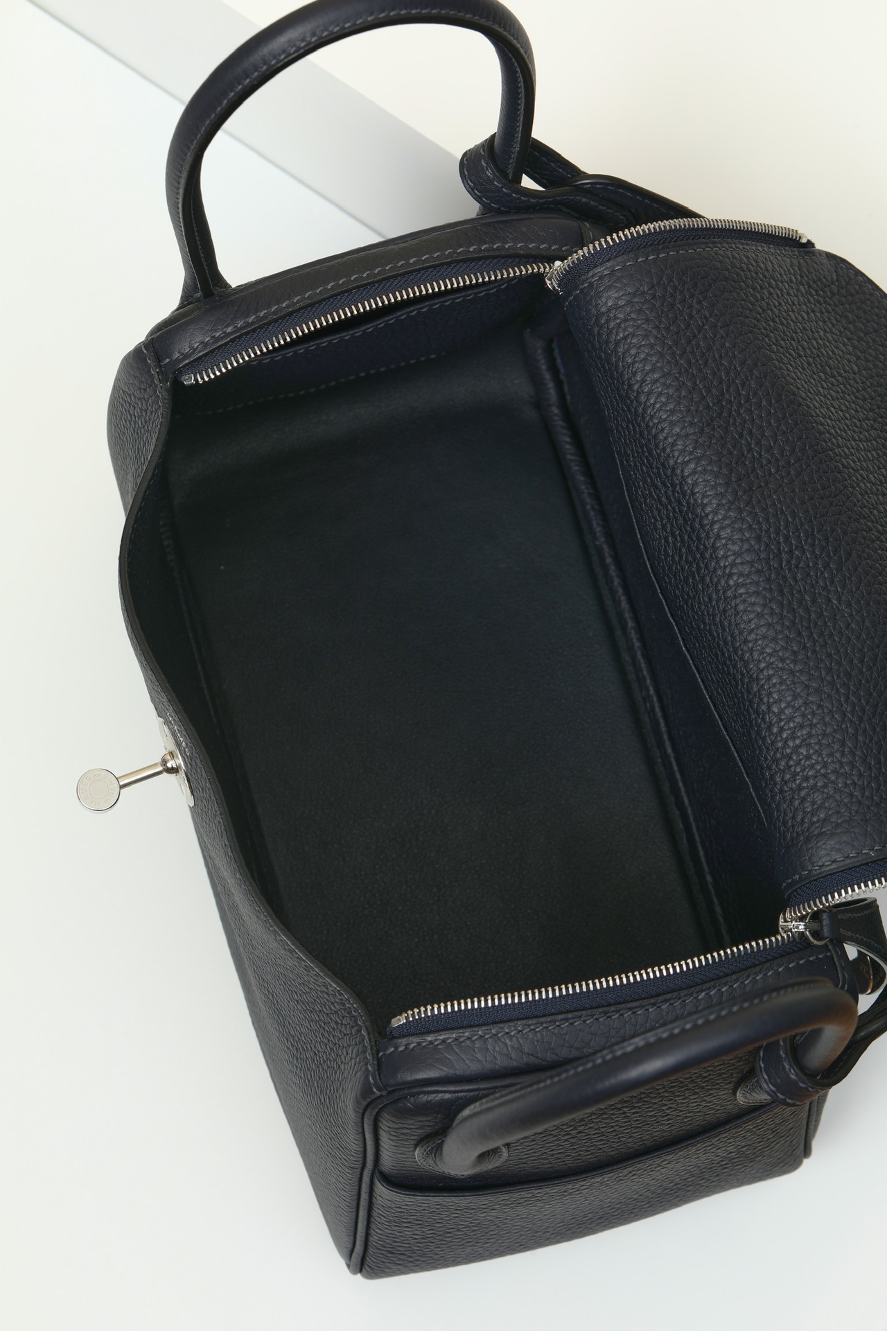 Picture [7]-Model:LD26 Code:LD26 Color:2Z midnight blue clemence calf leather handbag fixed shoulder strap inside inside and outside two pockets on both sides can be carried on the shoulder or hand Made in FranceMetallic:Palladium-plated -High-fashion bags