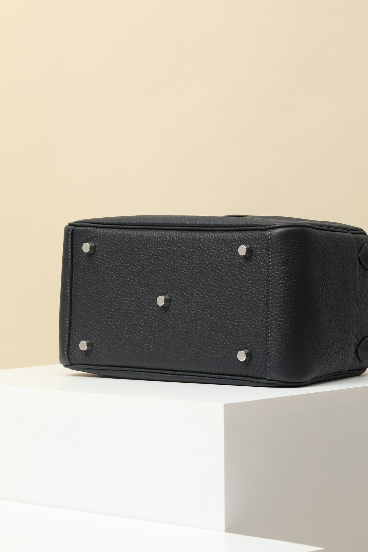 Picture[6]-Model:LD26 Code:LD26 Color:2Z midnight blue clemence calf leather handbag fixed shoulder strap Inside inside and outside two pockets on both sides can be carried on the shoulder or hand Made in FranceMetallic:Palladium-plated -High Faux Bags