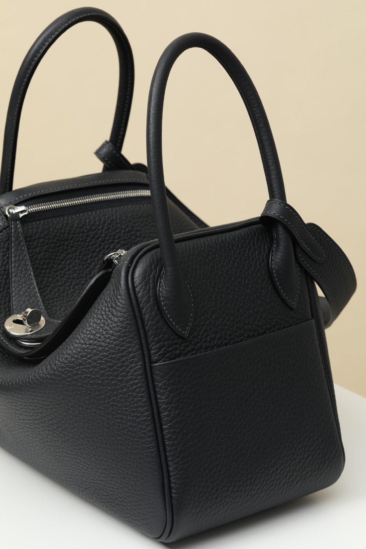 Picture [4]-Model:LD26 Code:LD26 Color:2Z midnight blue clemence calf leather handbag fixed shoulder strap inside inside and outside two pockets on both sides can be carried on the shoulder or hand Made in FranceMetallic:Palladium-plated-high-fashion bags