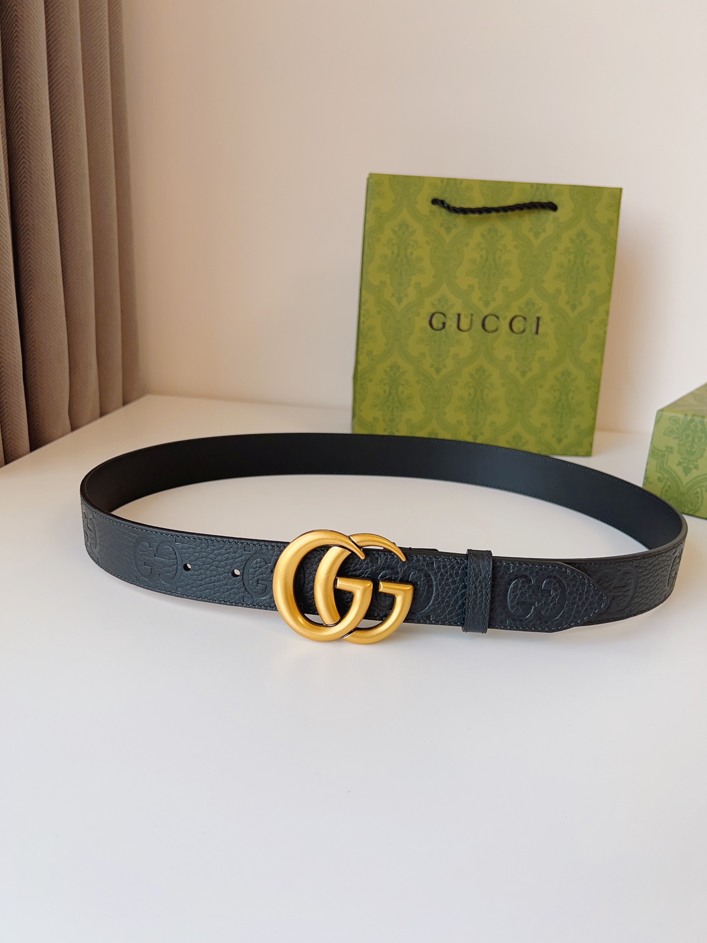 Image[3]-Gucci 2024 Early Autumn Collection Add ColorThis bright and eye-catching belt is crafted from GG rubber-effect leather with a palladium-toned buckle to inject a different charm into everyday looksFashionable Casual VersatileBelt Width: 35mm-High-fashion Bags