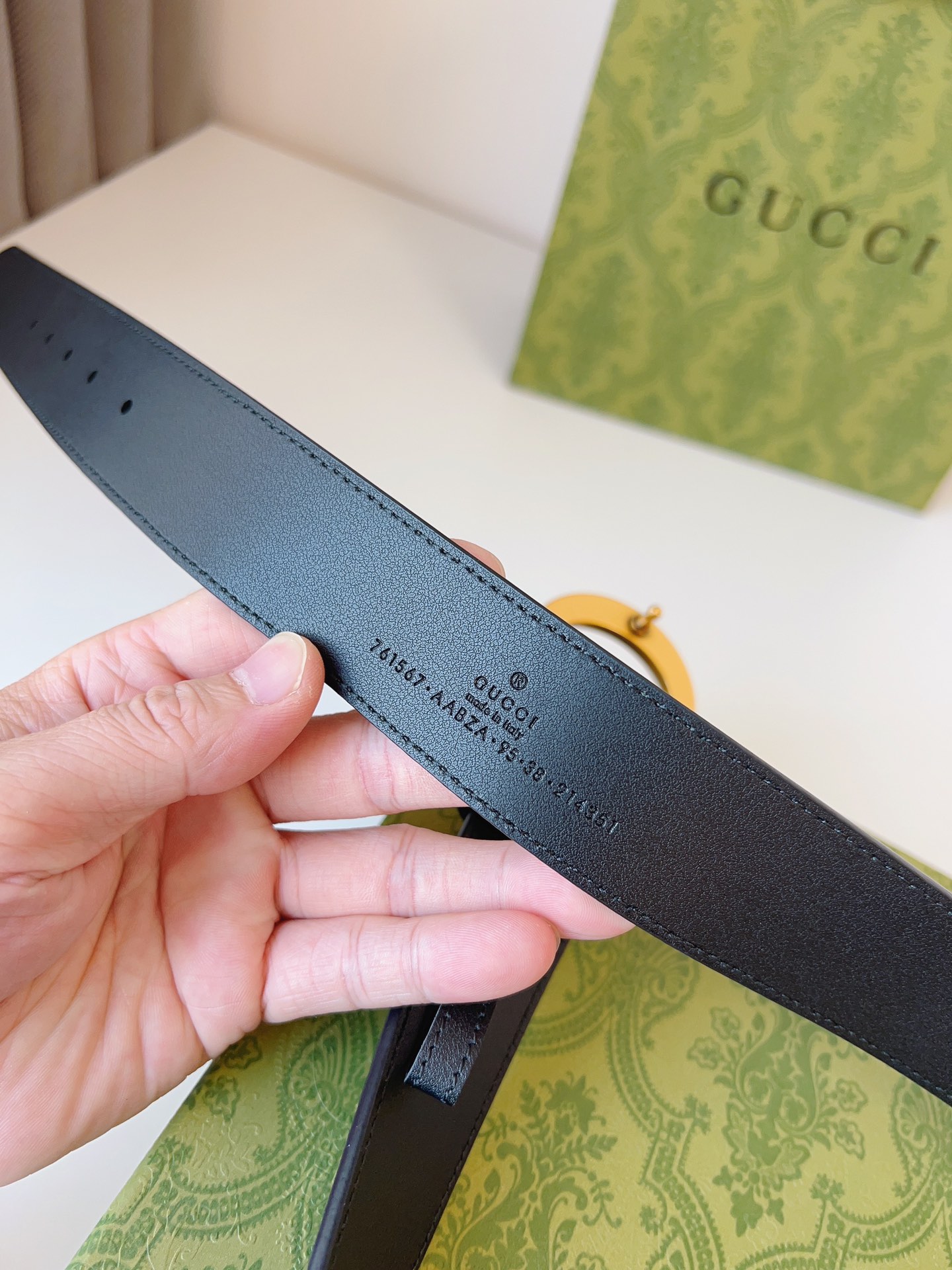 Image[9]-Gucci 2024 Early Autumn Collection Add ColorThis bright and eye-catching belt is crafted from GG rubber-effect leather with a palladium-toned buckle to inject a different charm into everyday looksFashionable, casual and versatileBelt width: 35mm-High quality handbags