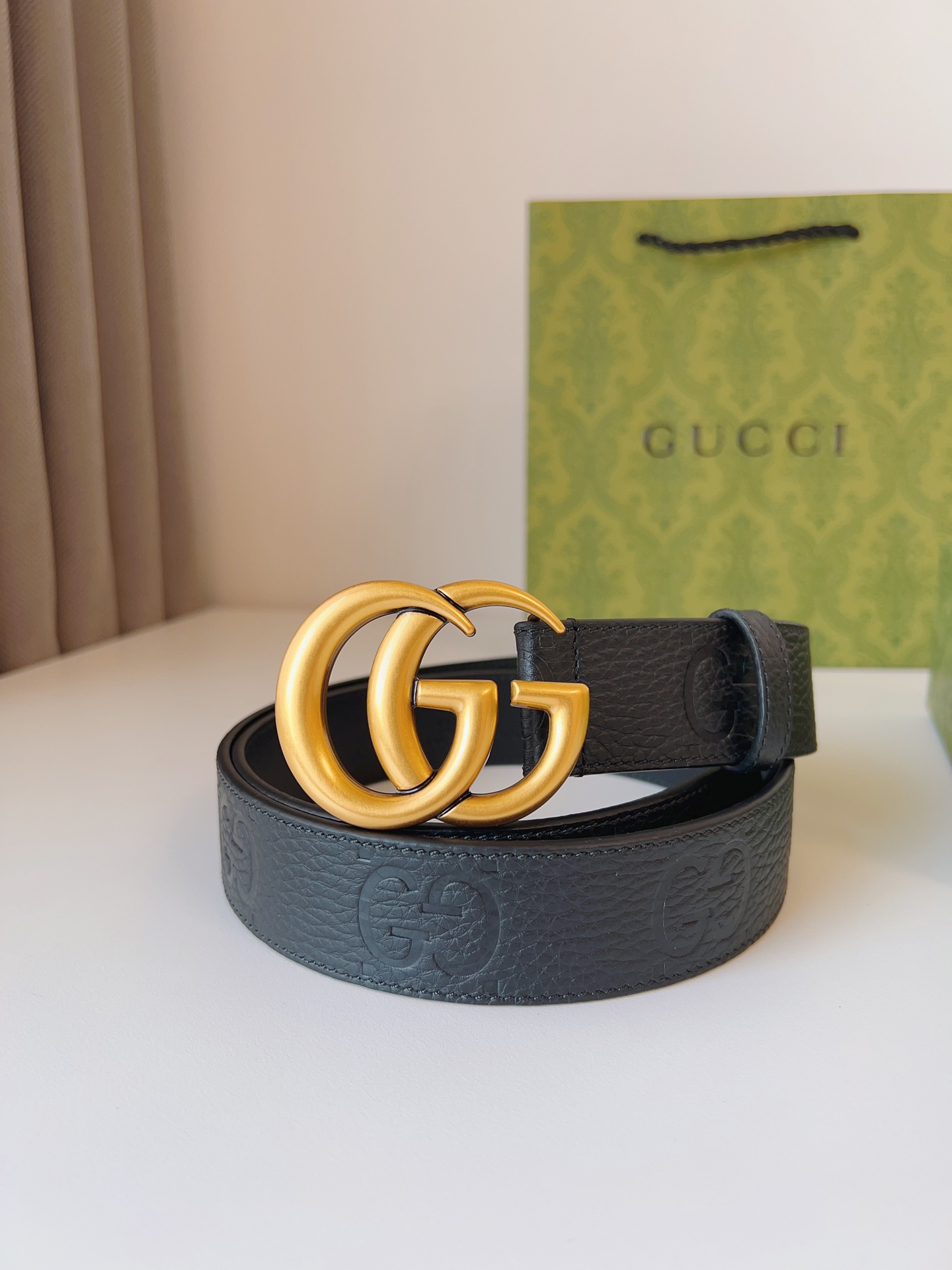 Picture [2]-Gucci 2024 Early Autumn Collection Add ColorThis bright and eye-catching belt is crafted from GG rubber-effect leather with a palladium-toned buckle to inject a different charm into everyday looksFashionable Casual VersatileBelt Width: 35mm-High Faux Bags