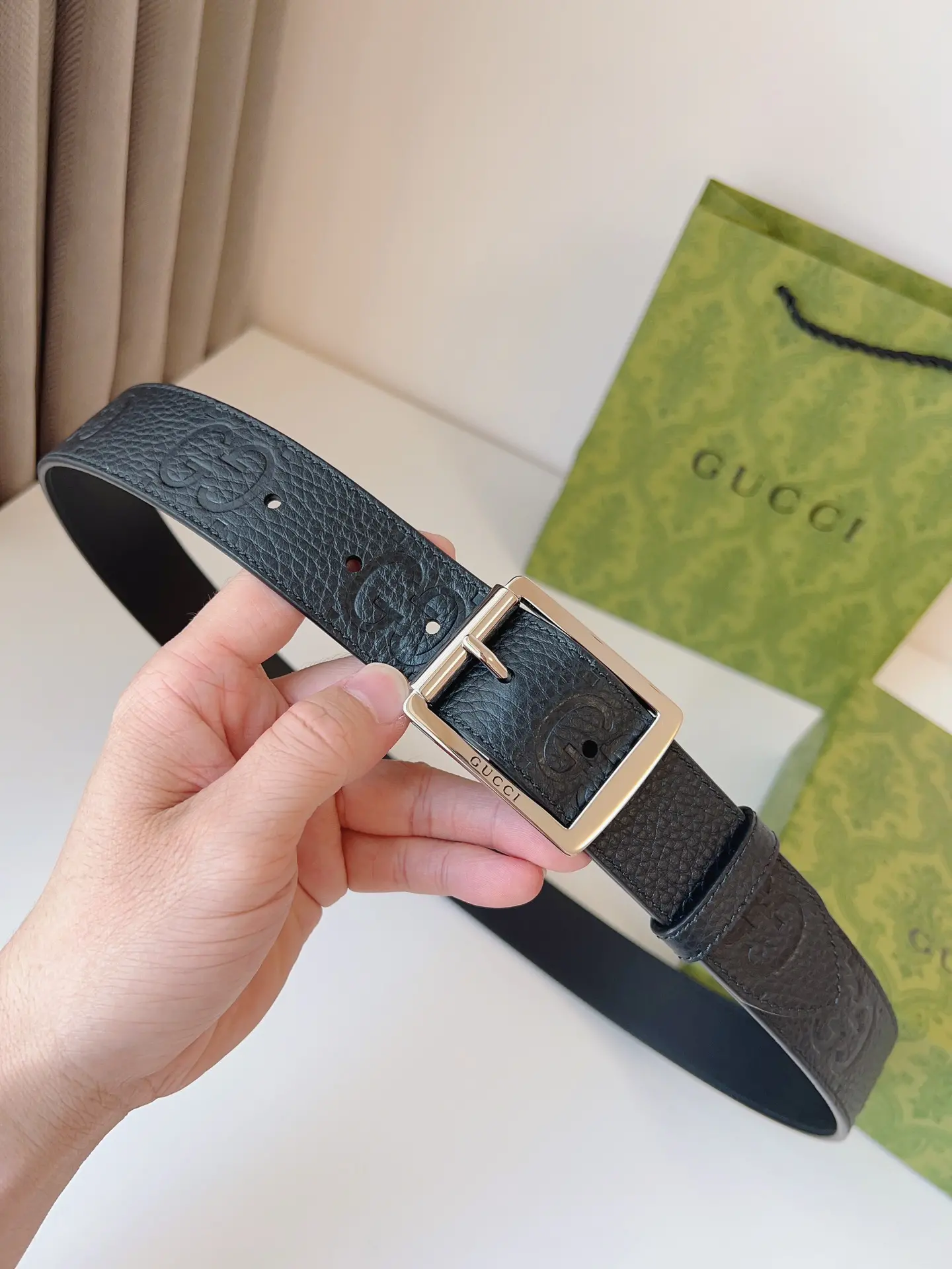 Image[3]-Gucci 2024 Early Autumn Collection Add ColorThis bright and eye-catching belt is crafted from GG rubber-effect leather with a palladium-toned buckle to inject a different charm into everyday looksFashionable Casual VersatileBelt Width: 35mm-High-fashion Bags