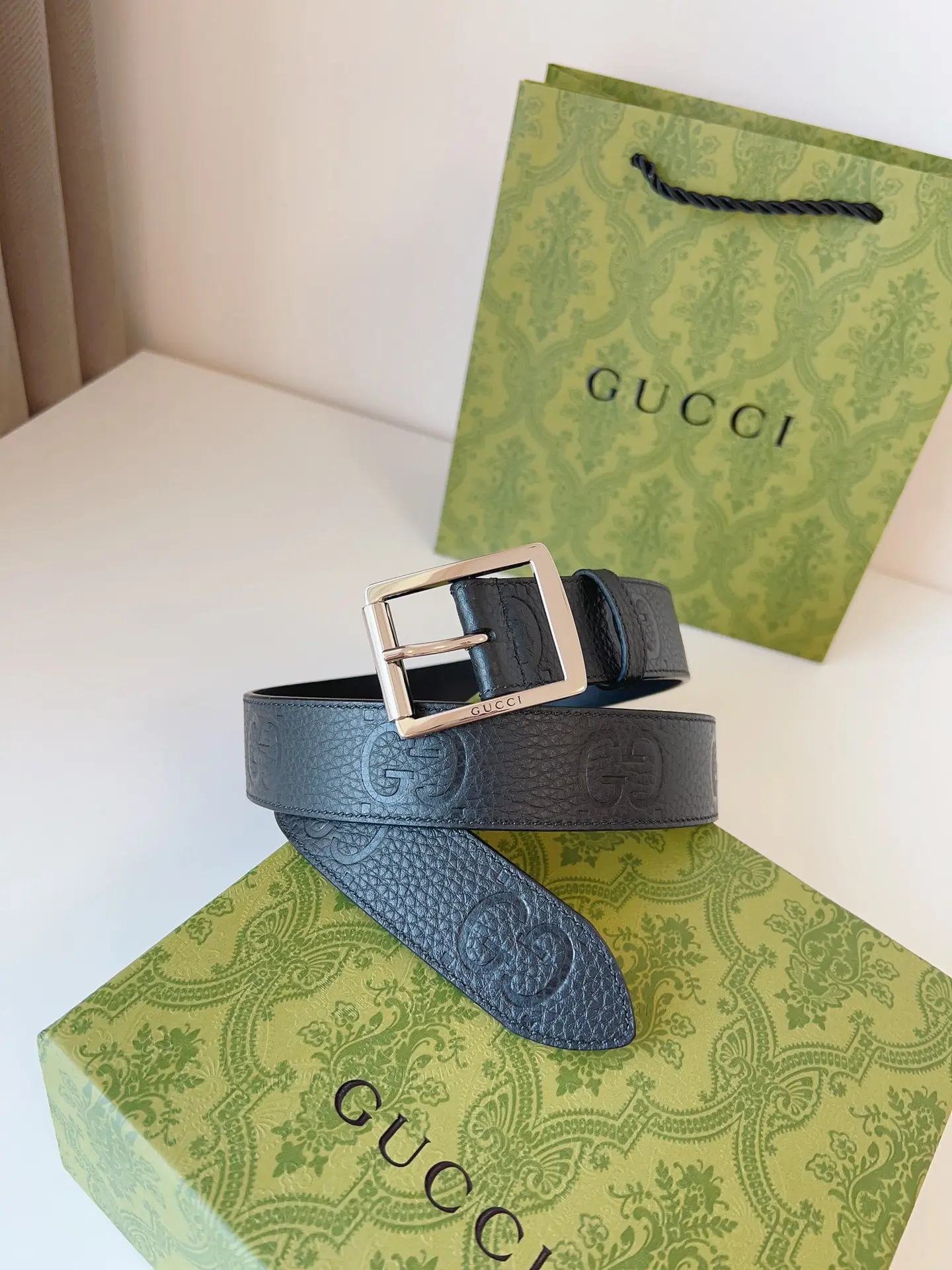 Picture [5]-Gucci 2024 Early Fall Collection Add ColorThis bright and eye-catching belt is crafted from GG rubber-effect leather with a palladium-toned buckle to inject a different charm into everyday looksFashionable, casual and versatileBelt width: 35mm-High-fashion bags