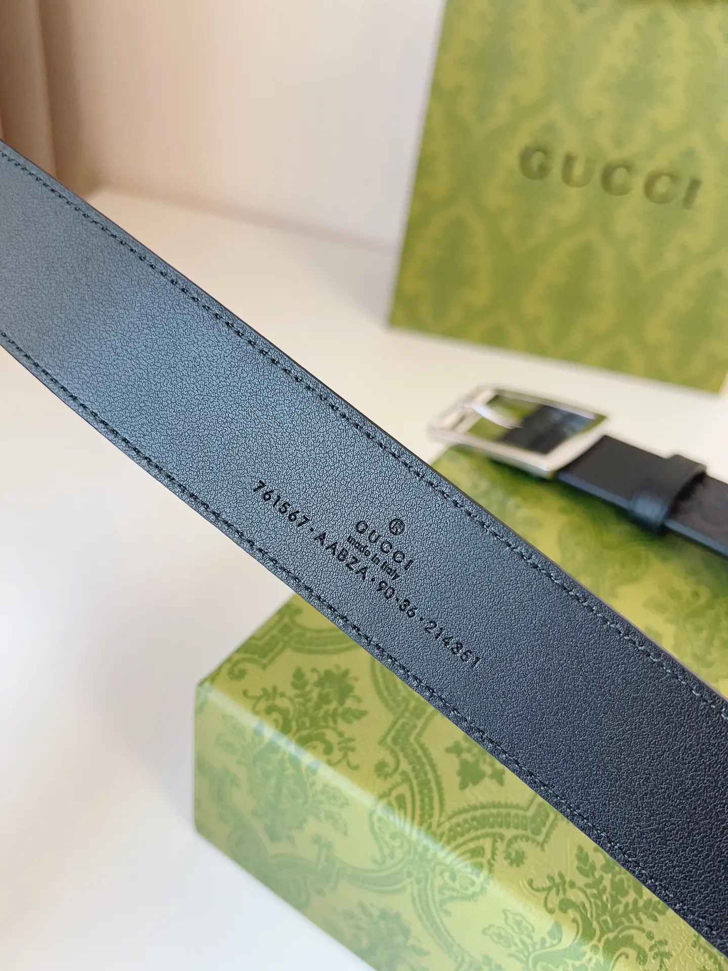 Image[9]-Gucci 2024 Early Autumn Collection Add ColorThis bright and eye-catching belt is crafted from GG rubber-effect leather with a palladium-toned buckle to inject a different charm into everyday looksFashionable, casual and versatileBelt width: 35mm-High quality handbags