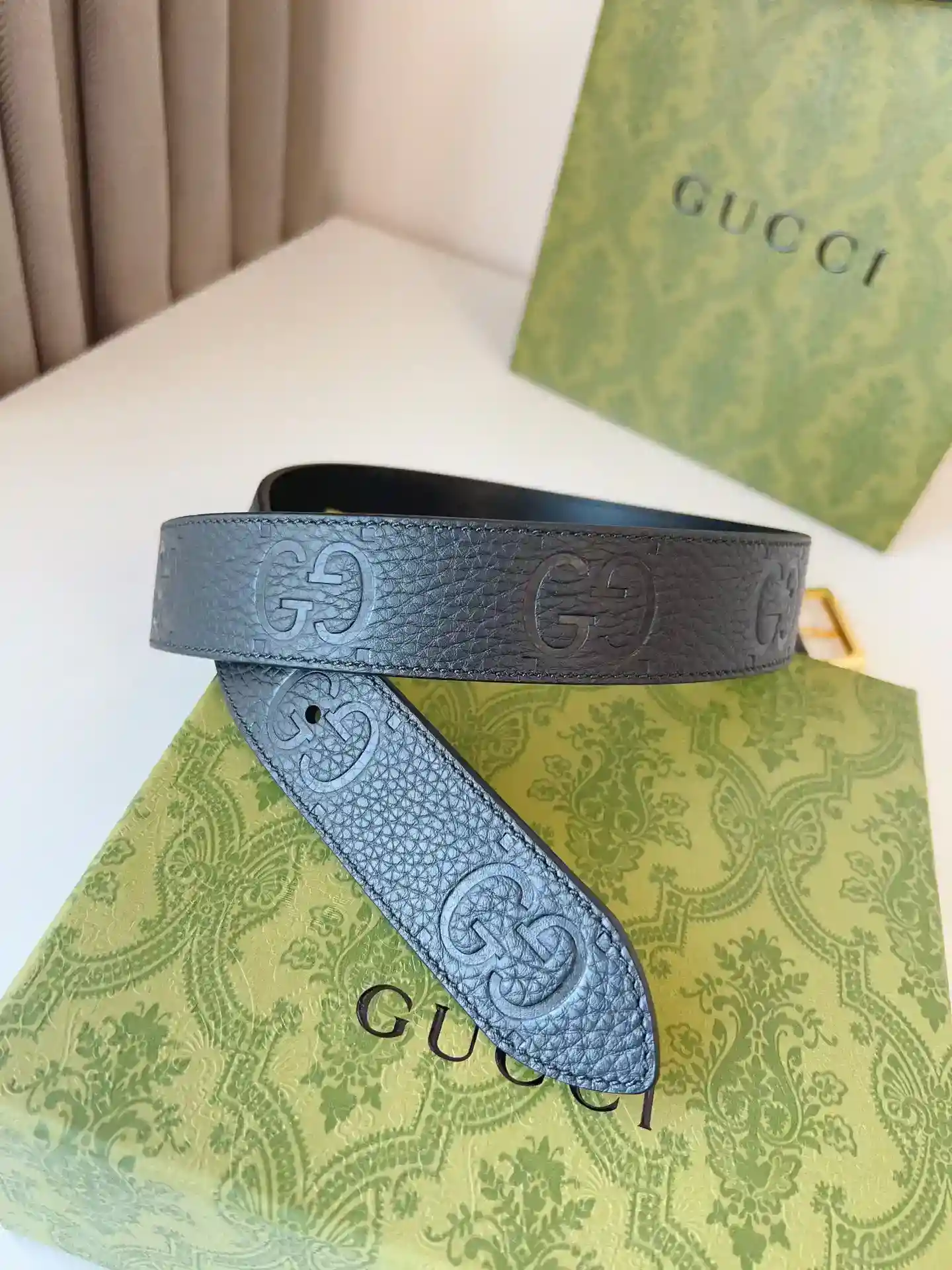 Image[9]-Gucci 2024 Early Autumn Collection Add ColorThis bright and eye-catching belt is crafted from GG rubber-effect leather with a palladium-toned buckle to inject a different charm into everyday looksFashionable, casual and versatileBelt width: 35mm-High quality handbags