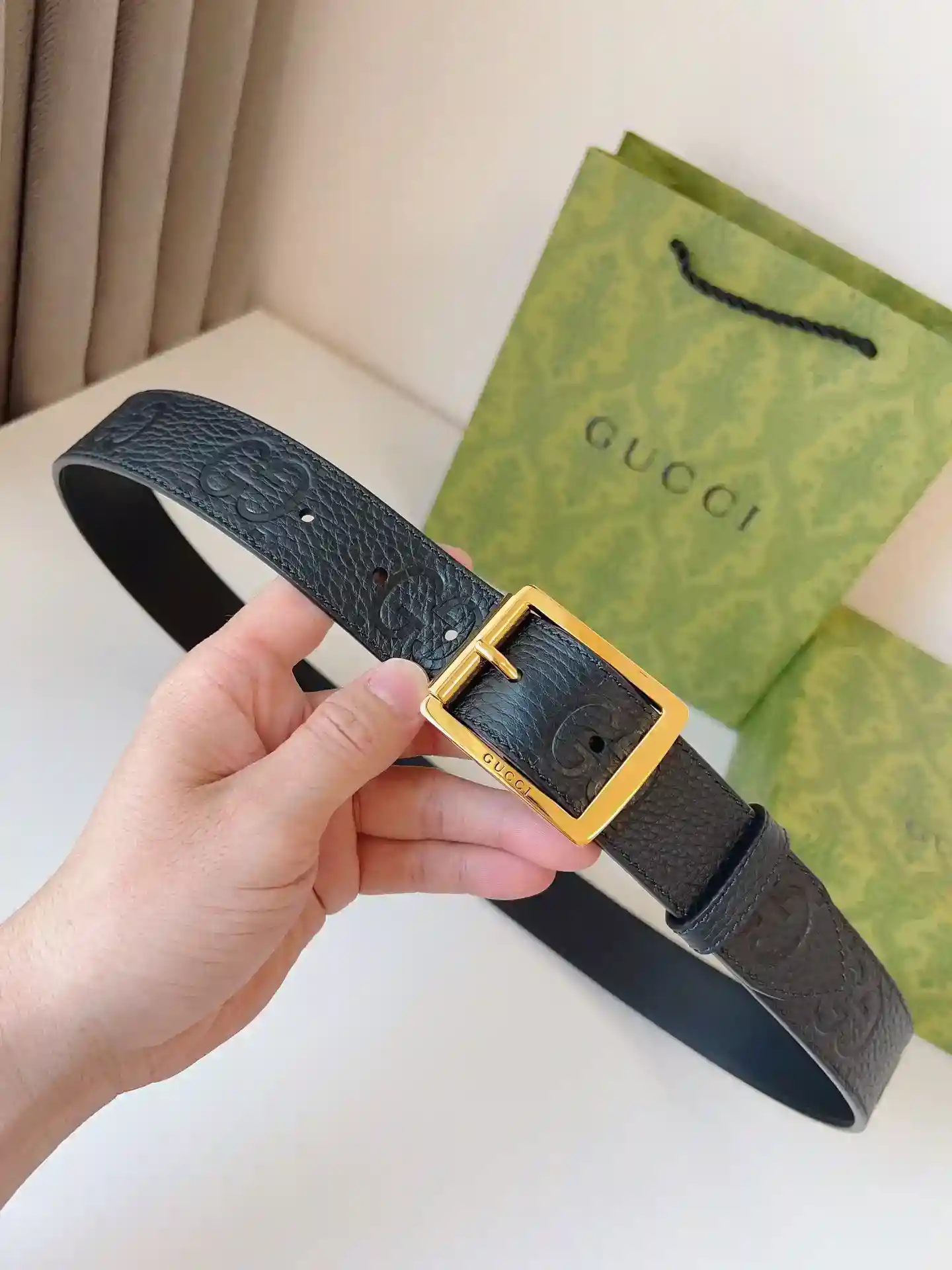 Image[3]-Gucci 2024 Early Autumn Collection Add ColorThis bright and eye-catching belt is crafted from GG rubber-effect leather with a palladium-toned buckle to inject a different charm into everyday looksFashionable Casual VersatileBelt Width: 35mm-High-fashion Bags