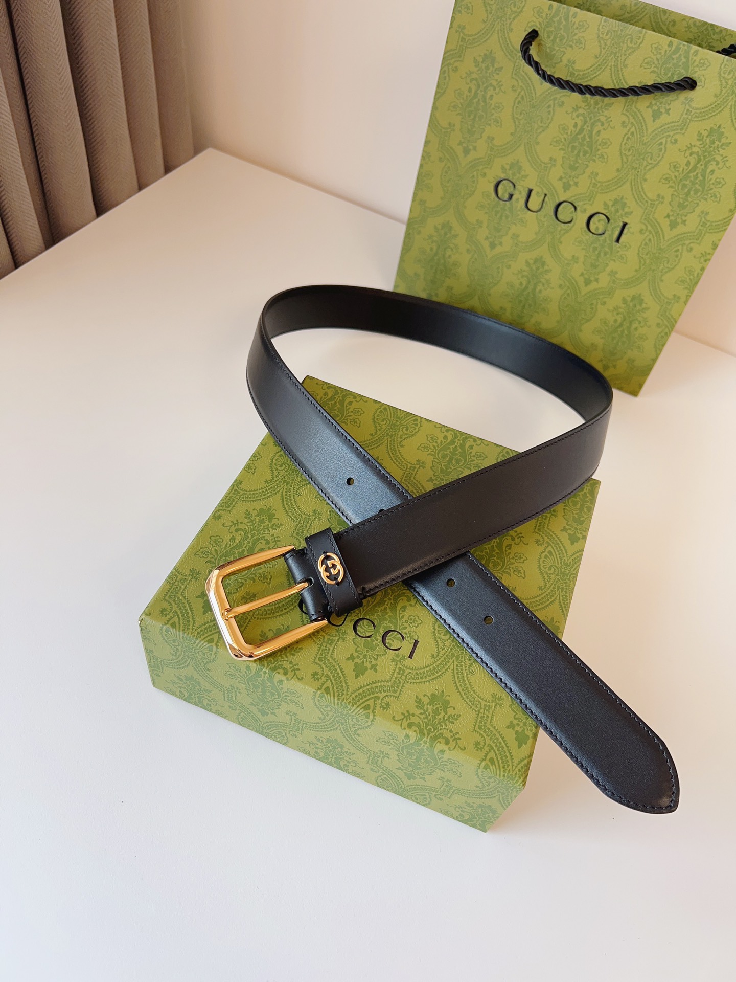 图片[6]-Gucci 2024早秋系列甄选腰带缀饰品牌经典元素这款黑色皮革腰带搭配精巧互扣式双G细节呈现时尚设计金银两色调方形搭扣令这款配饰更加亮眼款式易搭配服饰皮带宽度：35mm-高仿包包