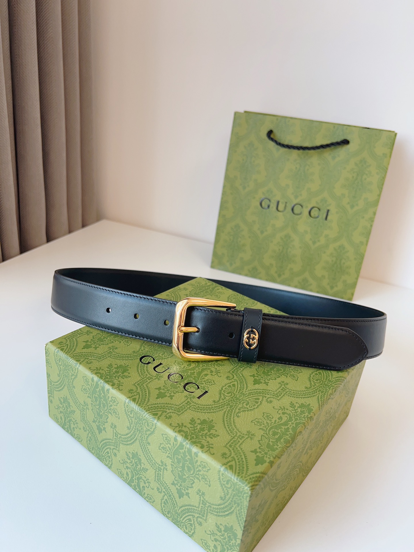 图片[3]-Gucci 2024早秋系列甄选腰带缀饰品牌经典元素这款黑色皮革腰带搭配精巧互扣式双G细节呈现时尚设计金银两色调方形搭扣令这款配饰更加亮眼款式易搭配服饰皮带宽度：35mm-高仿包包