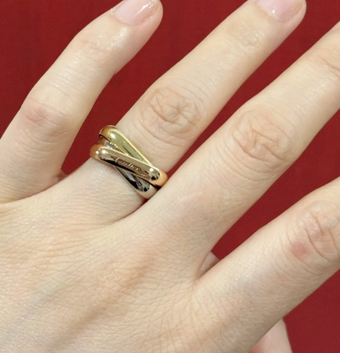 p2V5金材质  码数：5678卡地亚方形三环无钻戒指💍 人手一枚👍完美诠释对称美学 优雅大方戒托 平滑戒臂 佩戴舒适度高 不撂手 也不容易勾搭到物品！精工艺 执模抛光都做的很细致！-高仿包包