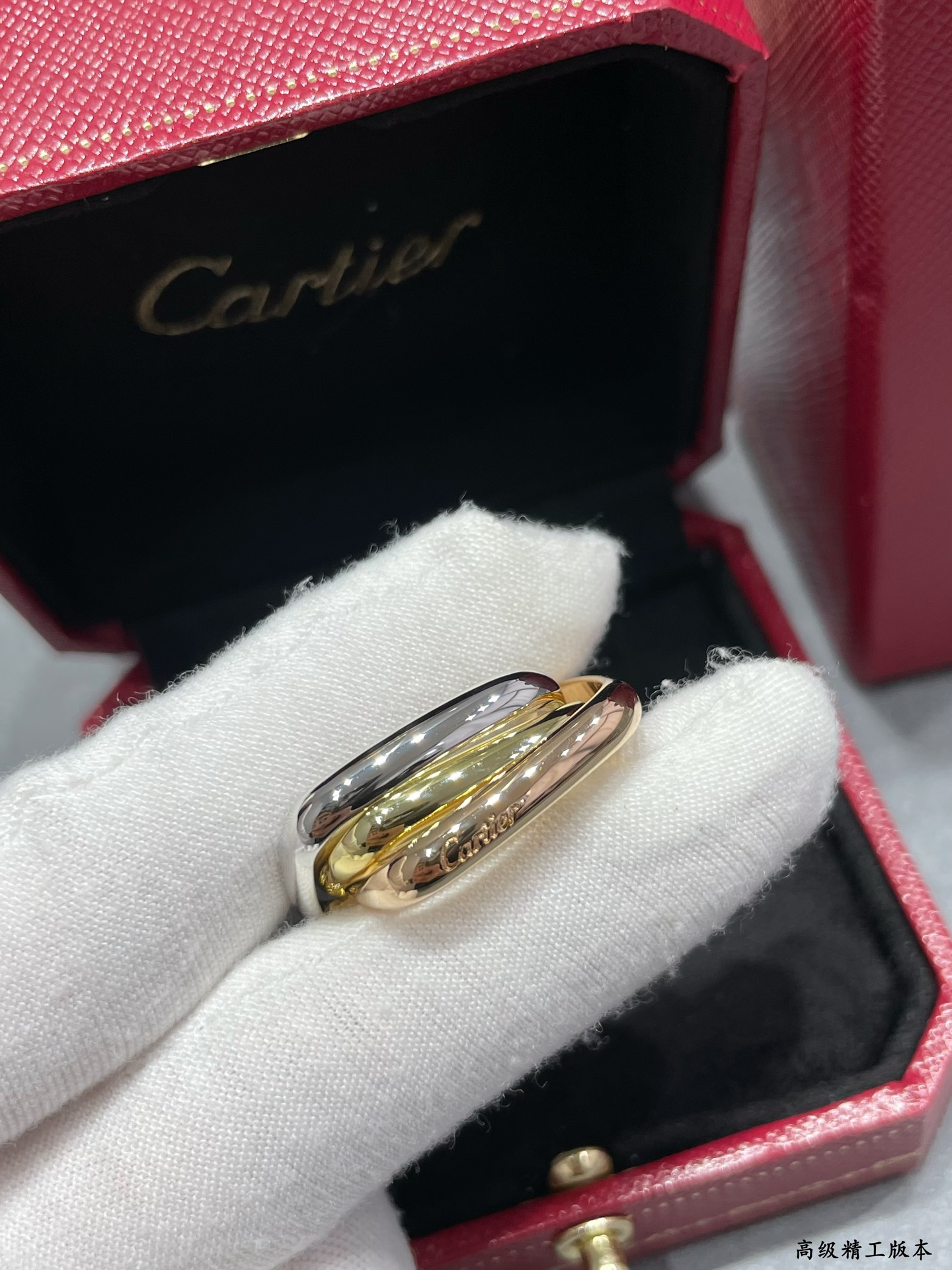 图片[8]-p2V5金材质  码数：5678卡地亚方形三环无钻戒指💍 人手一枚👍完美诠释对称美学 优雅大方戒托 平滑戒臂 佩戴舒适度高 不撂手 也不容易勾搭到物品！精工艺 执模抛光都做的很细致！-高仿包包
