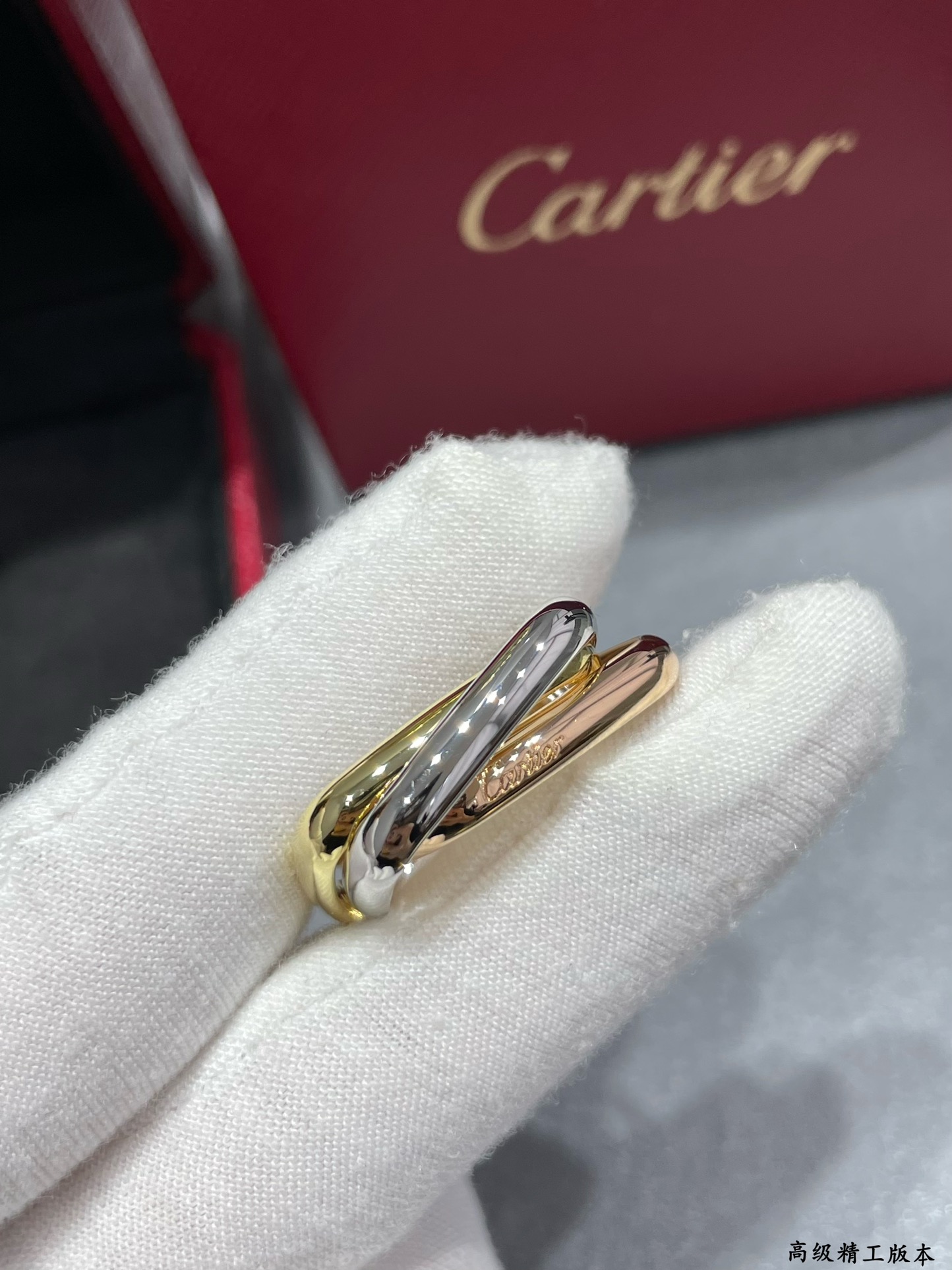 图片[4]-p2V5金材质  码数：5678卡地亚方形三环无钻戒指💍 人手一枚👍完美诠释对称美学 优雅大方戒托 平滑戒臂 佩戴舒适度高 不撂手 也不容易勾搭到物品！精工艺 执模抛光都做的很细致！-高仿包包