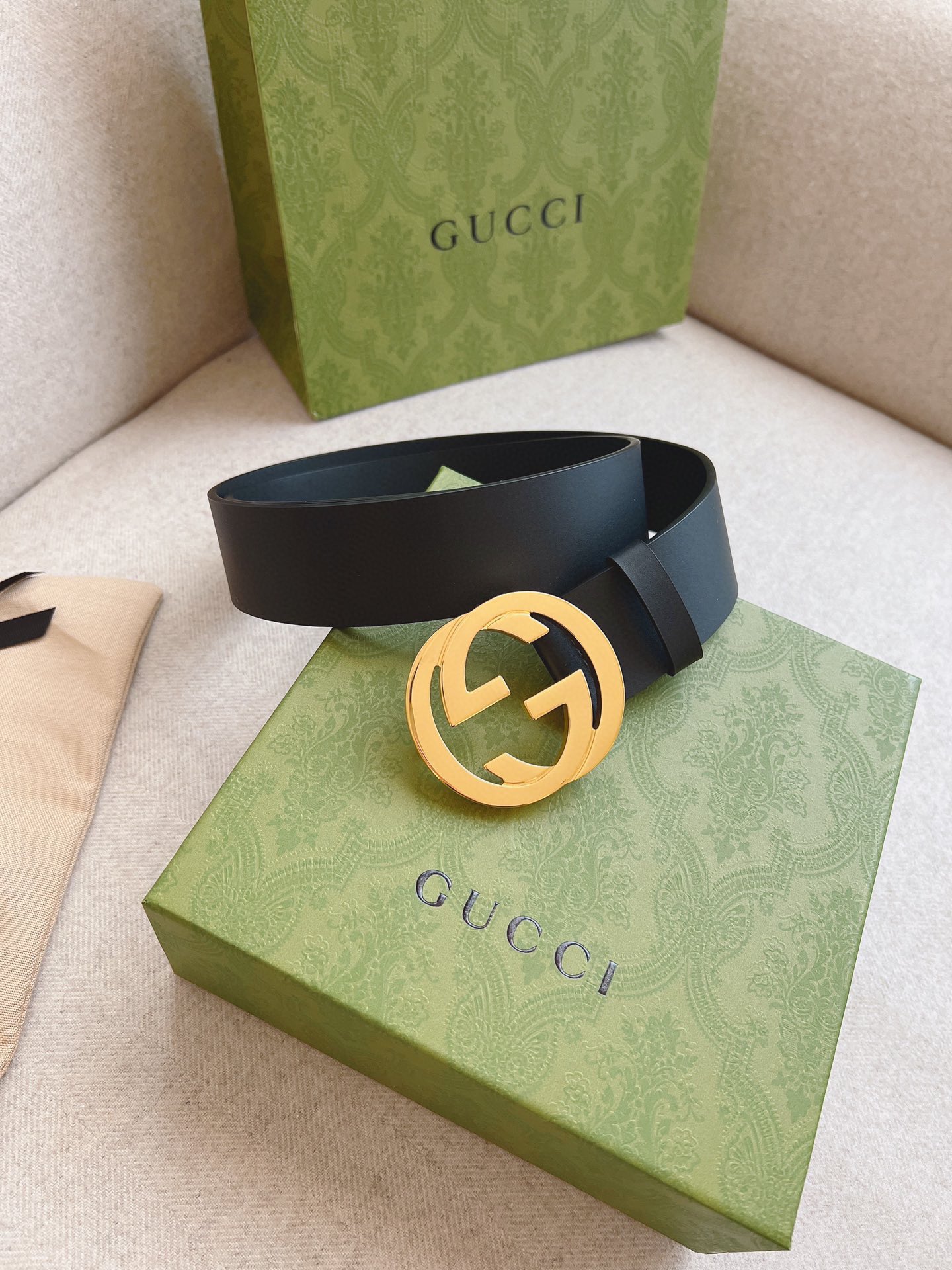 图片[5]-GUCCI 黑色平纹小牛皮腰带饰有互扣式双G带扣细节风格简而不失其华；适合各种穿搭风格皮带宽度：4.0cm-高仿包包