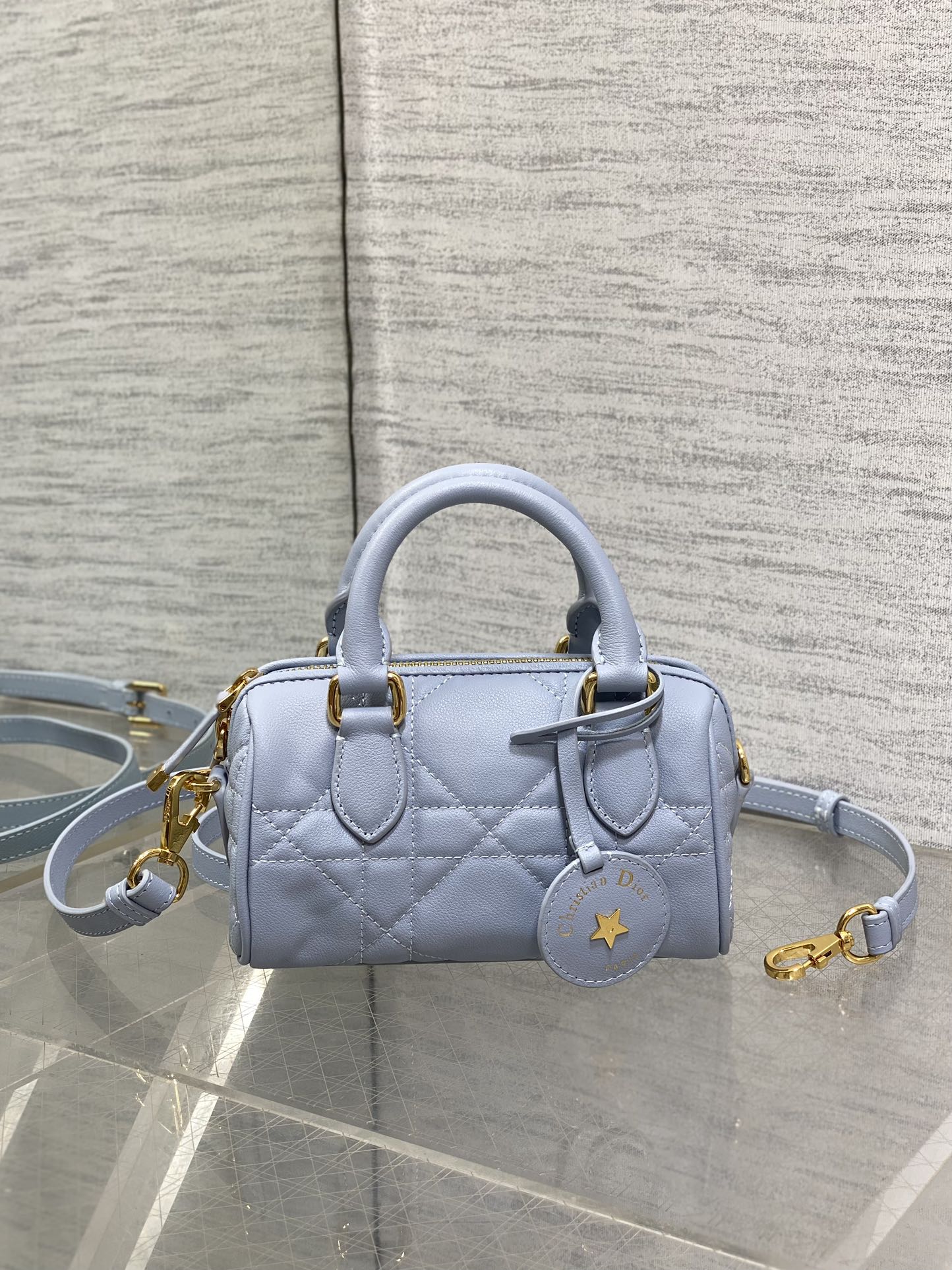 P1240Groove 16 handbags Boston mini irresistible cute simple bag shape retro and advanced using the classic blue oblique old flowers carefully crafted exquisite and fashion sense is also full handheld crossbody can be self-use lightweight and easy to carry daily use capacity is quite enough size:17*10*8cm-high-fashion bag