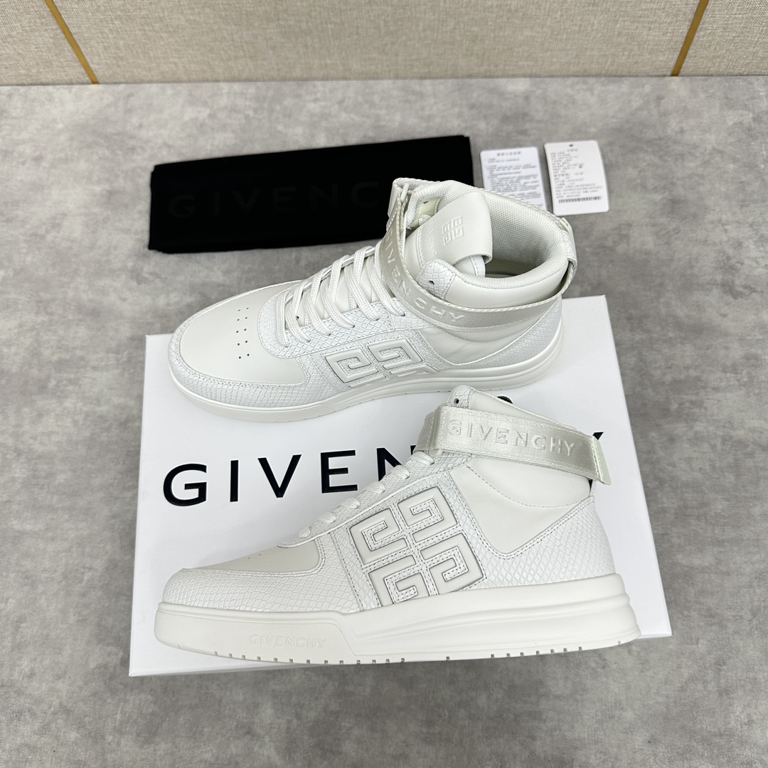 Givenchy G4 high-top sneakers High-top boots Imported smooth cowhide leather Lace-ups Colorblocking design Ankle loops Removable Givenchy logo webbing Side panels embossed with 4G logo Matching stitching Heel tabs accented with Givenchy logo Tongue accented with Givenchy logo and 4G logo Original two-tone injected insole with Givenchy logo and 4G logo detailing Givenchy logo insole Injection outsole Full leather seven-tone 🉑 choice Standard counter size 39 ~ 4G logo detail Givenchy LOGO and 4G LOGO detail Givenchy LOGO insole Uppers with injection molded soles All cowhide leather Seven colors🉑 choice Standard counter size: 39 ~ 44# (38.45 🉑️ customized) P¥960-High-fashion bag