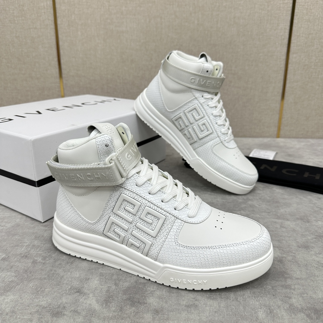Givenchy G4 high-top sneakers High-top boots Imported smooth cowhide leather Lace-ups Colorblocking design Ankle loops Removable Givenchy logo webbing Side panels embossed with 4G logo Matching stitching Heel tabs accented with Givenchy logo Tongue accented with Givenchy logo and 4G logo Original two-tone injected insole with Givenchy logo and 4G logo detailing Givenchy logo insole Injection outsole Full leather seven-tone 🉑 choice Standard counter size 39 ~ 4G logo detail Givenchy LOGO and 4G LOGO detail Givenchy LOGO insole Uppers with injection molded soles All cowhide leather Seven colors🉑 choice Standard counter size: 39 ~ 44# (38.45 🉑️ customized) P¥960-High-fashion bag