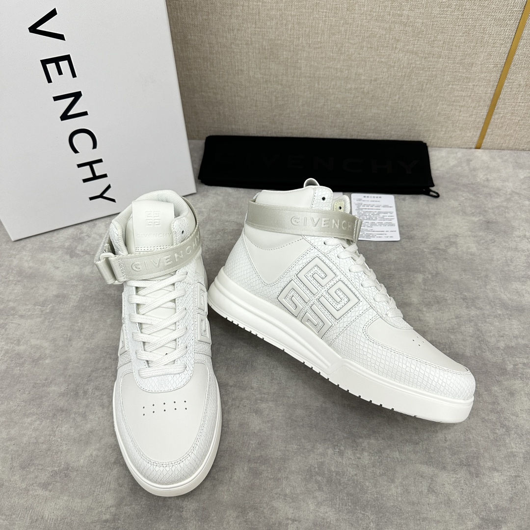 Givenchy G4 high-top sneakers High-top boots Imported smooth cowhide leather Lace-ups Colorblocking design Ankle loops Removable Givenchy logo webbing Side panels embossed with 4G logo Matching stitching Heel tabs accented with Givenchy logo Tongue accented with Givenchy logo and 4G logo Original two-tone injected insole with Givenchy logo and 4G logo detailing Givenchy logo insole Injection outsole Full leather seven-tone 🉑 choice Standard counter size 39 ~ 4G logo detail Givenchy LOGO and 4G LOGO detail Givenchy LOGO insole Uppers with injection molded soles All cowhide leather Seven colors🉑 choice Standard counter size: 39 ~ 44# (38.45 🉑️ customized) P¥960-High-fashion bag