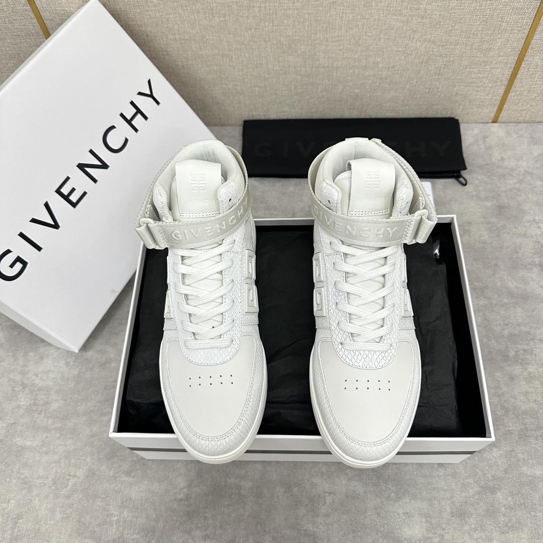 Givenchy G4 high-top sneakers High-top boots Imported smooth cowhide leather Lace-ups Colorblocking design Ankle loops Removable Givenchy logo webbing Side panels embossed with 4G logo Matching stitching Heel tabs accented with Givenchy logo Tongue accented with Givenchy logo and 4G logo Original two-tone injected insole with Givenchy logo and 4G logo detailing Givenchy logo insole Injection outsole Full leather seven-tone 🉑 choice Standard counter size 39 ~ 4G logo detail Givenchy LOGO and 4G LOGO detail Givenchy LOGO insole Uppers with injection molded soles All cowhide leather Seven colors🉑 choice Standard counter size: 39 ~ 44# (38.45 🉑️ customized) P¥960-High-fashion bag