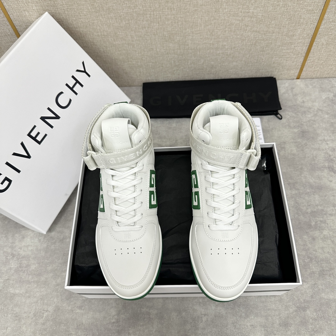Givenchy 纪梵希   G4系列 高帮运动鞋高帮靴        进口光滑牛皮系带拼接撞色设计  踝部环饰可拆卸Givenchy LOGO织带饰侧面饰以4G LOGO 立体浮雕 搭配缝线       后跟饰片点缀Givenchy  LOGO        鞋舌饰以Givenchy  LOGO和4G LOGO        原版双色注塑外底饰以Givenchy  LOGO和4G LOGO细节 Givenchy  LOGO内底      鞋帮搭配注塑鞋底    全牛皮打造   七色🉑选  标准专柜码数：39～44#   （38.45🉑️定做）  P¥960-高仿包包
