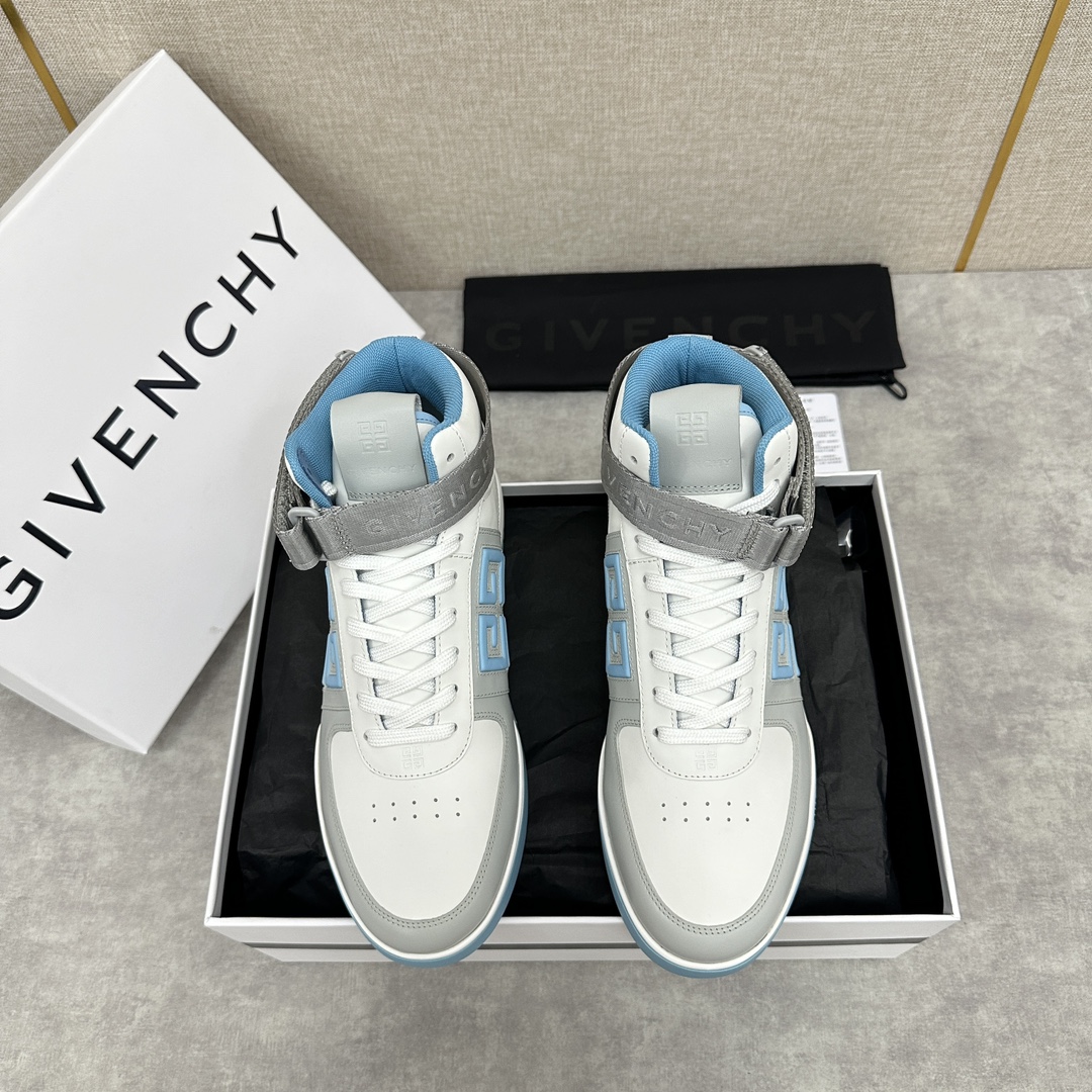 Givenchy Imported smooth cowhide leather Lace-up with color blocking Ankle loop with removable Givenchy logo Webbing trim Side 4G logo embossed with stitching Heel tab accented with Givenchy logo Tongue with Givenchy logo and 4G logo Original two-tone injected molded outsole with Givenchy logo and 4G logo LOGO DETAILS Givenchy LOGO INSOLE UPPER WITH INJECTED SOLE All cowhide leather in seven colors🉑Standard Counter Sizes:39-44# (38.45🉑️ customized) P¥960