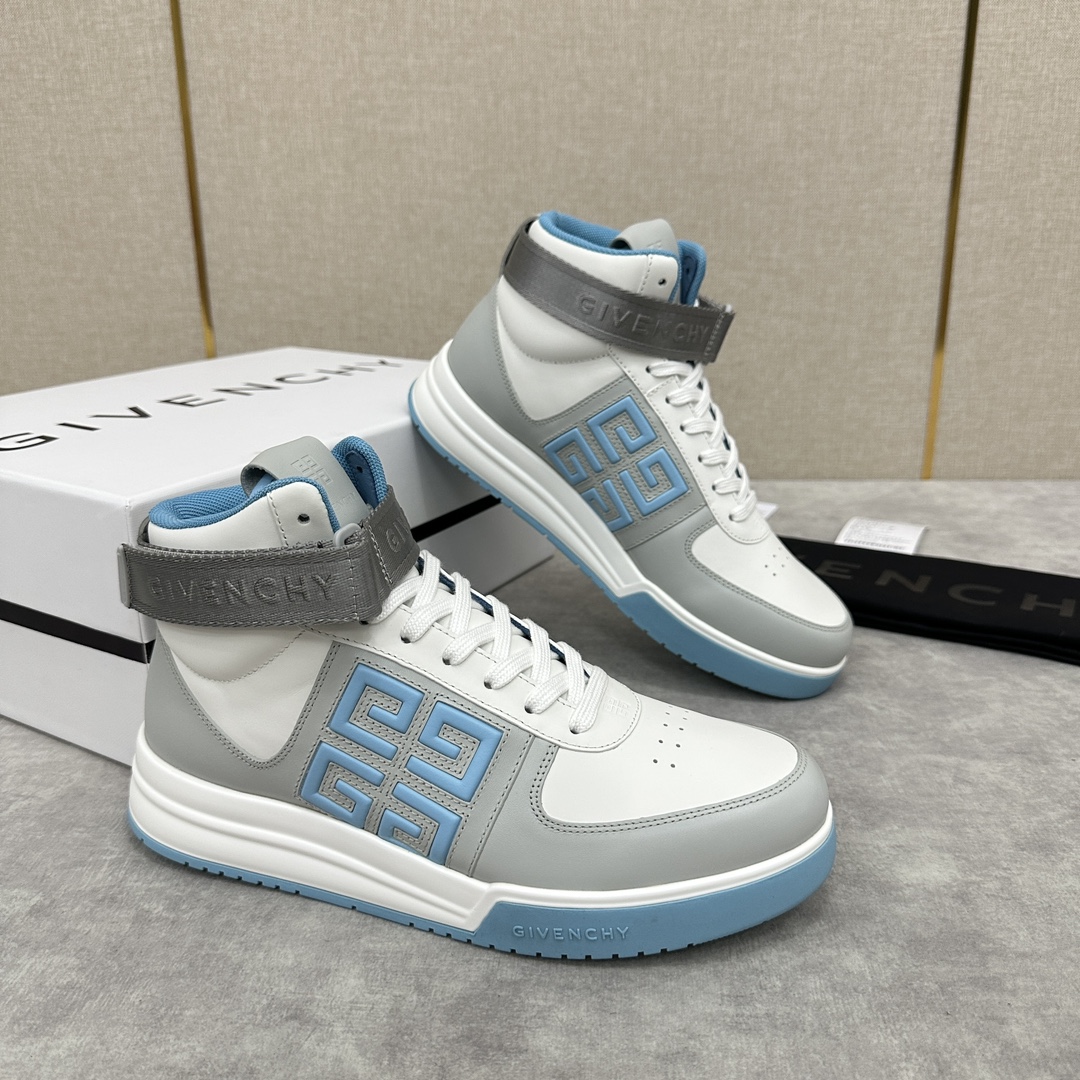Givenchy Imported smooth cowhide leather Lace-up with color blocking Ankle loop with removable Givenchy logo Webbing trim Side 4G logo embossed with stitching Heel tab accented with Givenchy logo Tongue with Givenchy logo and 4G logo Original two-tone injected molded outsole with Givenchy logo and 4G logo LOGO DETAILS Givenchy LOGO INSOLE UPPER WITH INJECTED SOLE All cowhide leather in seven colors🉑Standard Counter Sizes:39-44# (38.45🉑️ customized) P¥960