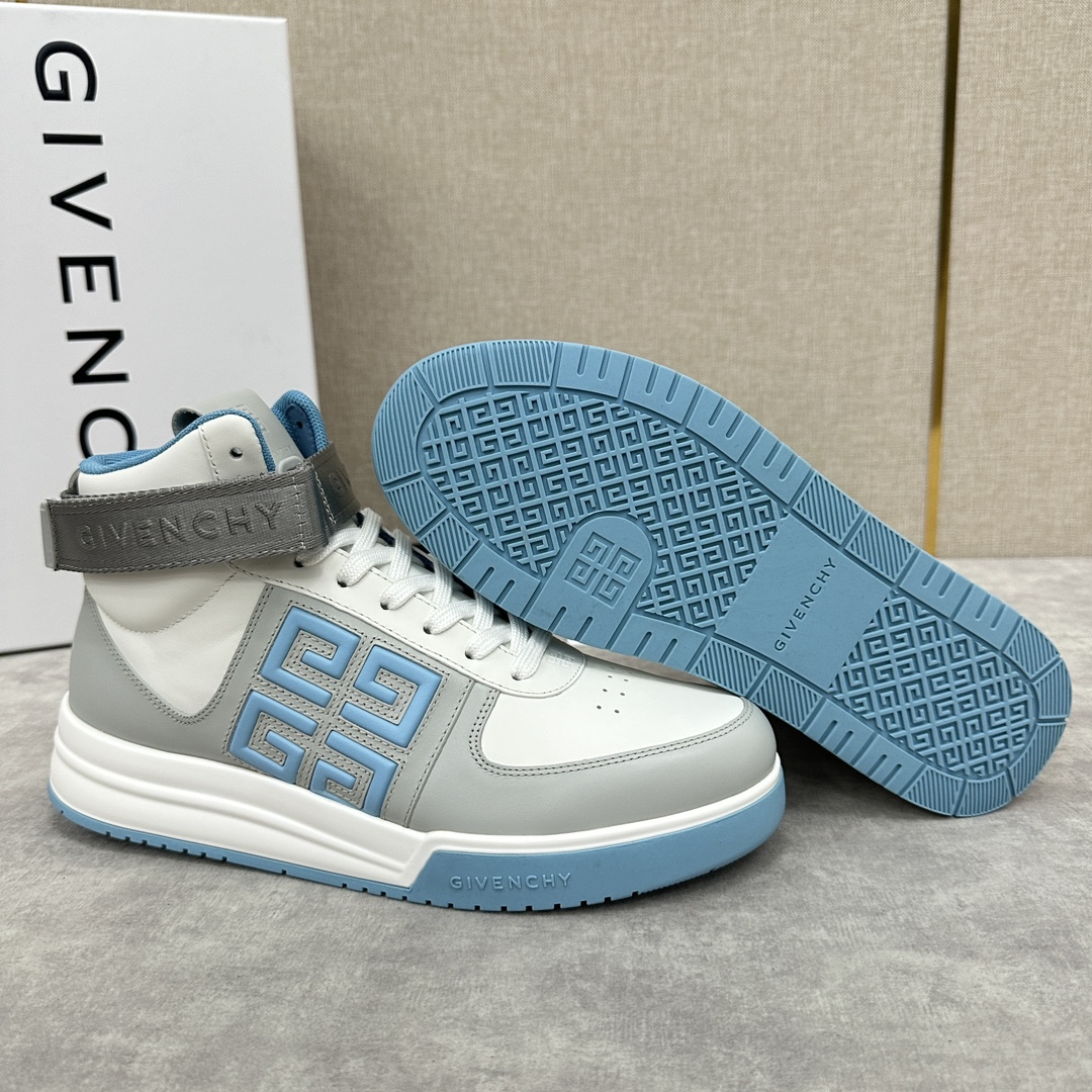 Givenchy Imported smooth cowhide leather Lace-up with color blocking Ankle loop with removable Givenchy logo Webbing trim Side 4G logo embossed with stitching Heel tab accented with Givenchy logo Tongue with Givenchy logo and 4G logo Original two-tone injected molded outsole with Givenchy logo and 4G logo LOGO DETAILS Givenchy LOGO INSOLE UPPER WITH INJECTED SOLE All cowhide leather in seven colors🉑Standard Counter Sizes:39-44# (38.45🉑️ customized) P¥960