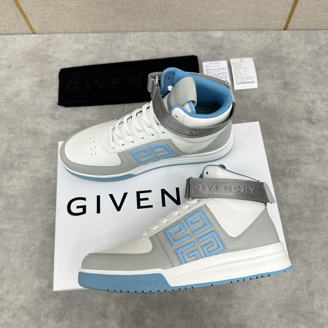 Givenchy Imported smooth cowhide leather Lace-up with color blocking Ankle loop with removable Givenchy logo Webbing trim Side 4G logo embossed with stitching Heel tab accented with Givenchy logo Tongue with Givenchy logo and 4G logo Original two-tone injected molded outsole with Givenchy logo and 4G logo LOGO DETAILS Givenchy LOGO INSOLE UPPER WITH INJECTED SOLE All cowhide leather in seven colors🉑Standard Counter Sizes:39-44# (38.45🉑️ customized) P¥960
