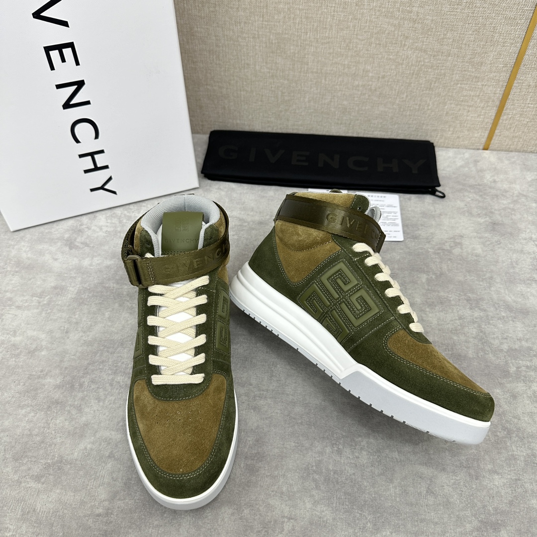图片[7]-Givenchy 纪梵希   G4系列 高帮运动鞋高帮靴        进口光滑牛皮系带拼接撞色设计  踝部环饰可拆卸Givenchy LOGO织带饰

侧面饰以4G LOGO 立体浮雕 搭配缝线       后跟饰片点缀Givenchy  LOGO        鞋舌饰以Givenchy  LOGO和4G LOGO        原版双色注塑外底饰以Givenchy  LOGO和4G LOGO细节 Givenchy  LOGO内底      鞋帮搭配注塑鞋底    全牛皮打造   七色🉑选  

标准专柜码数：39～44#   （38.45🉑️定做）  P¥960-高仿包包