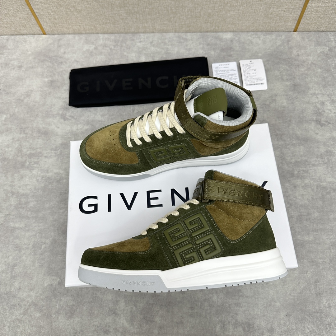 图片[3]-Givenchy 纪梵希   G4系列 高帮运动鞋高帮靴        进口光滑牛皮系带拼接撞色设计  踝部环饰可拆卸Givenchy LOGO织带饰

侧面饰以4G LOGO 立体浮雕 搭配缝线       后跟饰片点缀Givenchy  LOGO        鞋舌饰以Givenchy  LOGO和4G LOGO        原版双色注塑外底饰以Givenchy  LOGO和4G LOGO细节 Givenchy  LOGO内底      鞋帮搭配注塑鞋底    全牛皮打造   七色🉑选  

标准专柜码数：39～44#   （38.45🉑️定做）  P¥960-高仿包包