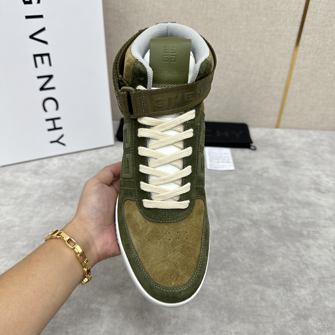 图片[5]-Givenchy 纪梵希   G4系列 高帮运动鞋高帮靴        进口光滑牛皮系带拼接撞色设计  踝部环饰可拆卸Givenchy LOGO织带饰

侧面饰以4G LOGO 立体浮雕 搭配缝线       后跟饰片点缀Givenchy  LOGO        鞋舌饰以Givenchy  LOGO和4G LOGO        原版双色注塑外底饰以Givenchy  LOGO和4G LOGO细节 Givenchy  LOGO内底      鞋帮搭配注塑鞋底    全牛皮打造   七色🉑选  

标准专柜码数：39～44#   （38.45🉑️定做）  P¥960-高仿包包