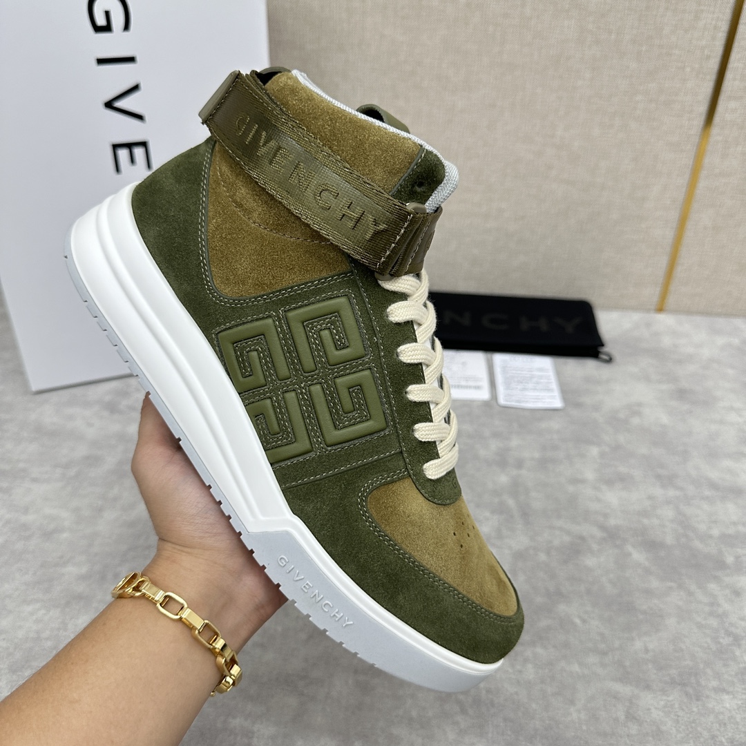 图片[4]-Givenchy 纪梵希   G4系列 高帮运动鞋高帮靴        进口光滑牛皮系带拼接撞色设计  踝部环饰可拆卸Givenchy LOGO织带饰

侧面饰以4G LOGO 立体浮雕 搭配缝线       后跟饰片点缀Givenchy  LOGO        鞋舌饰以Givenchy  LOGO和4G LOGO        原版双色注塑外底饰以Givenchy  LOGO和4G LOGO细节 Givenchy  LOGO内底      鞋帮搭配注塑鞋底    全牛皮打造   七色🉑选  

标准专柜码数：39～44#   （38.45🉑️定做）  P¥960-高仿包包