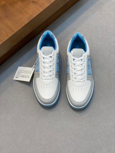 P840 Givenchy天蓝原版水染牛皮内里 奢侈用料（凸显高端·贵气·档次）做工考究鞋底：原厂特供原版大底实物拍摄
码数：39-44（38 45可定做）-高仿包包