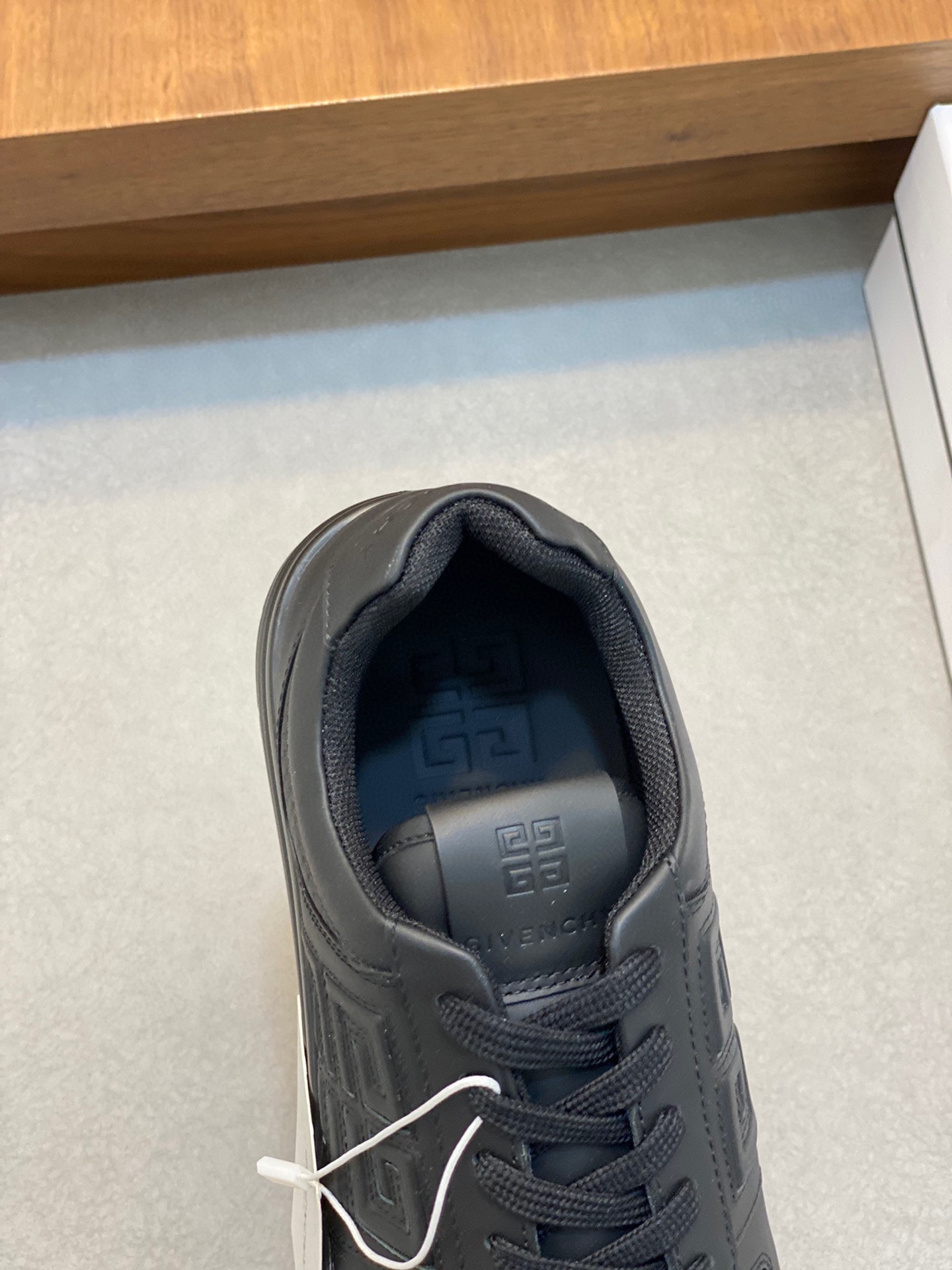 图片[7]-P840 Givenchy黑色原版水染牛皮内里 奢侈用料（凸显高端·贵气·档次）做工考究鞋底：原厂特供原版大底实物拍摄
码数：39-44（38 45可定做）-高仿包包