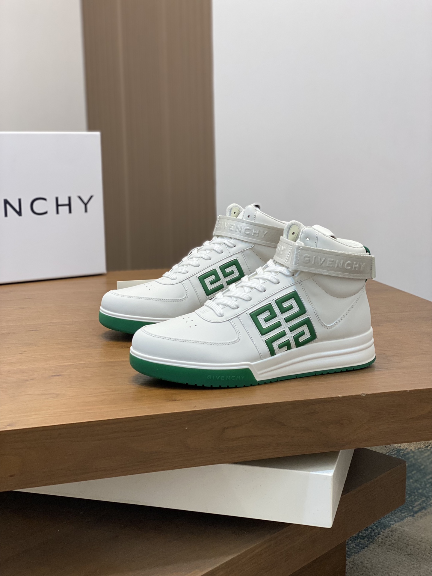 P960 Givenchy green men's high-top jogging sneakers imported head layer cowhide leather upper perforated design breathable and comfortable tongue embossed 4G LOGO embroidery TPU lightweight sole on the effect of the foot handsome and stylish heightening to enhance the atmosphere of the simple and stylish versatile boutique!Size: 39-44 (38.45 custom)-High quality replica handbags