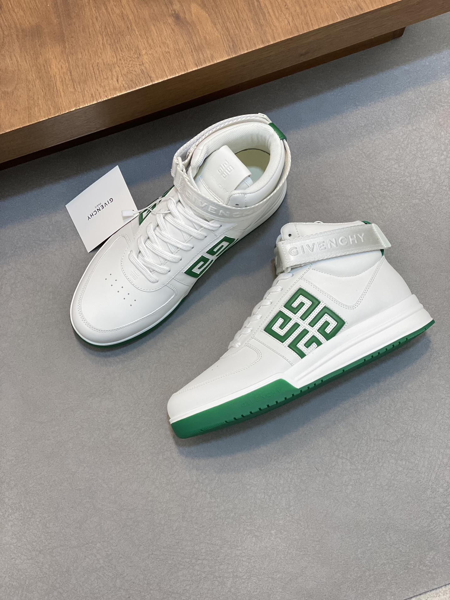 P960 Givenchy green men's high-top jogging sneakers imported head layer cowhide leather upper perforated design breathable and comfortable tongue embossed 4G LOGO embroidery TPU lightweight sole on the effect of the foot handsome and stylish heightening to enhance the atmosphere of the simple and stylish versatile boutique!Size: 39-44 (38.45 custom)-High quality replica handbags