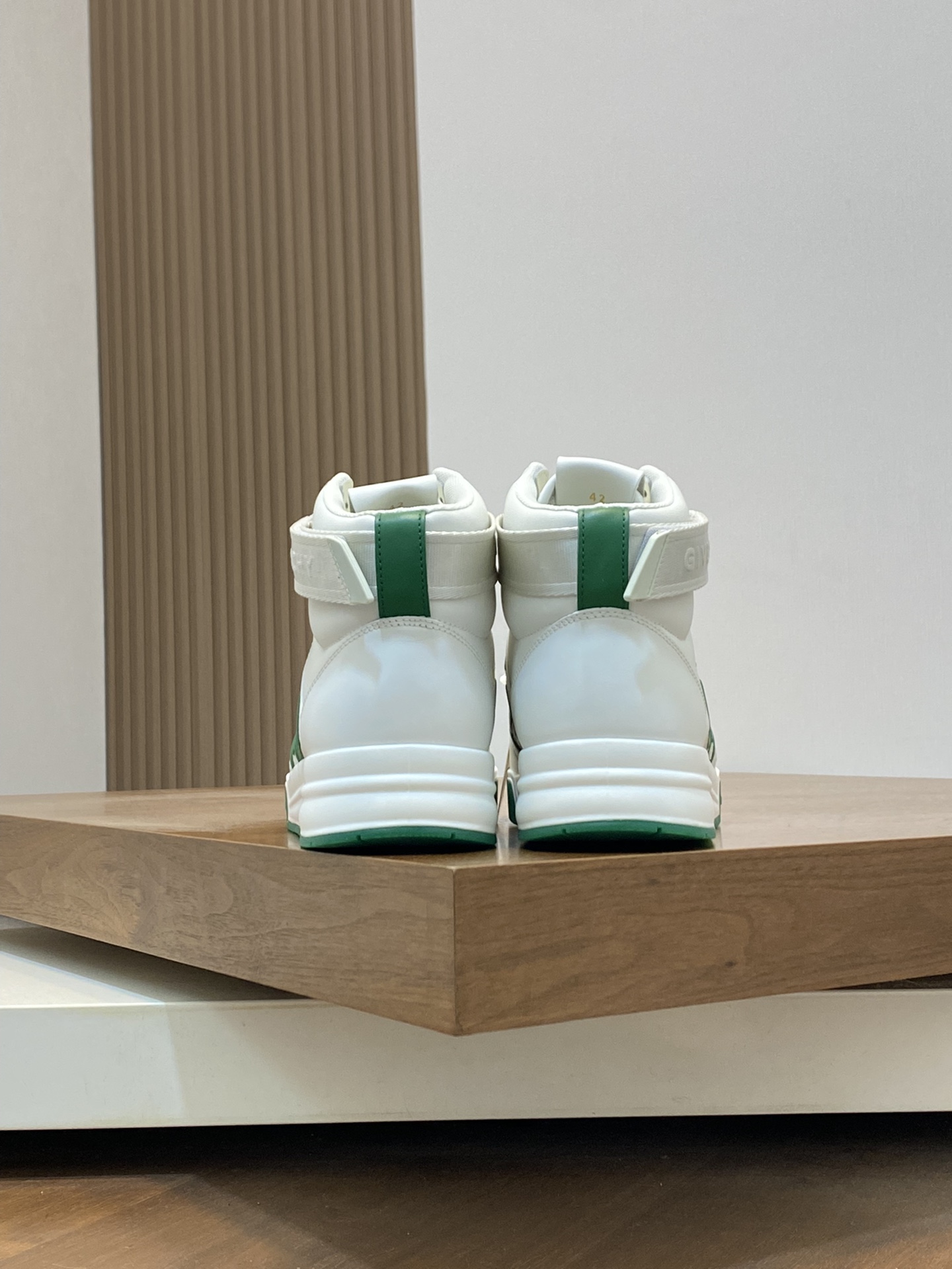 P960 Givenchy green men's high-top jogging sneakers imported head layer cowhide leather upper perforated design breathable and comfortable tongue embossed 4G LOGO embroidery TPU lightweight sole on the effect of the foot handsome and stylish heightening to enhance the atmosphere of the simple and stylish versatile boutique!Size: 39-44 (38.45 custom)-High quality replica handbags