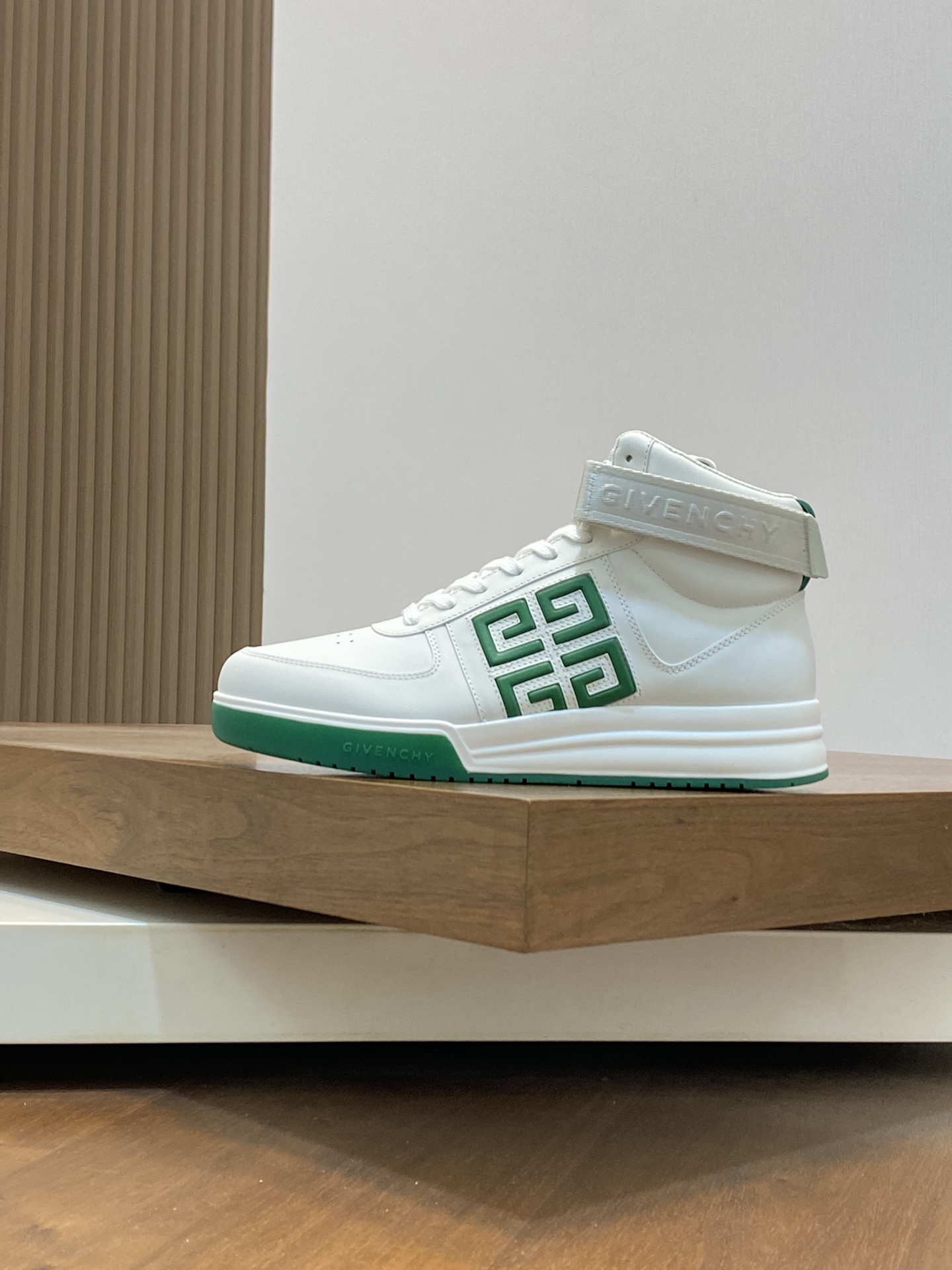 P960 Givenchy green men's high-top jogging sneakers imported head layer cowhide leather upper perforated design breathable and comfortable tongue embossed 4G LOGO embroidery TPU lightweight sole on the effect of the foot handsome and stylish heightening to enhance the atmosphere of the simple and stylish versatile boutique!Size: 39-44 (38.45 custom)-High quality replica handbags