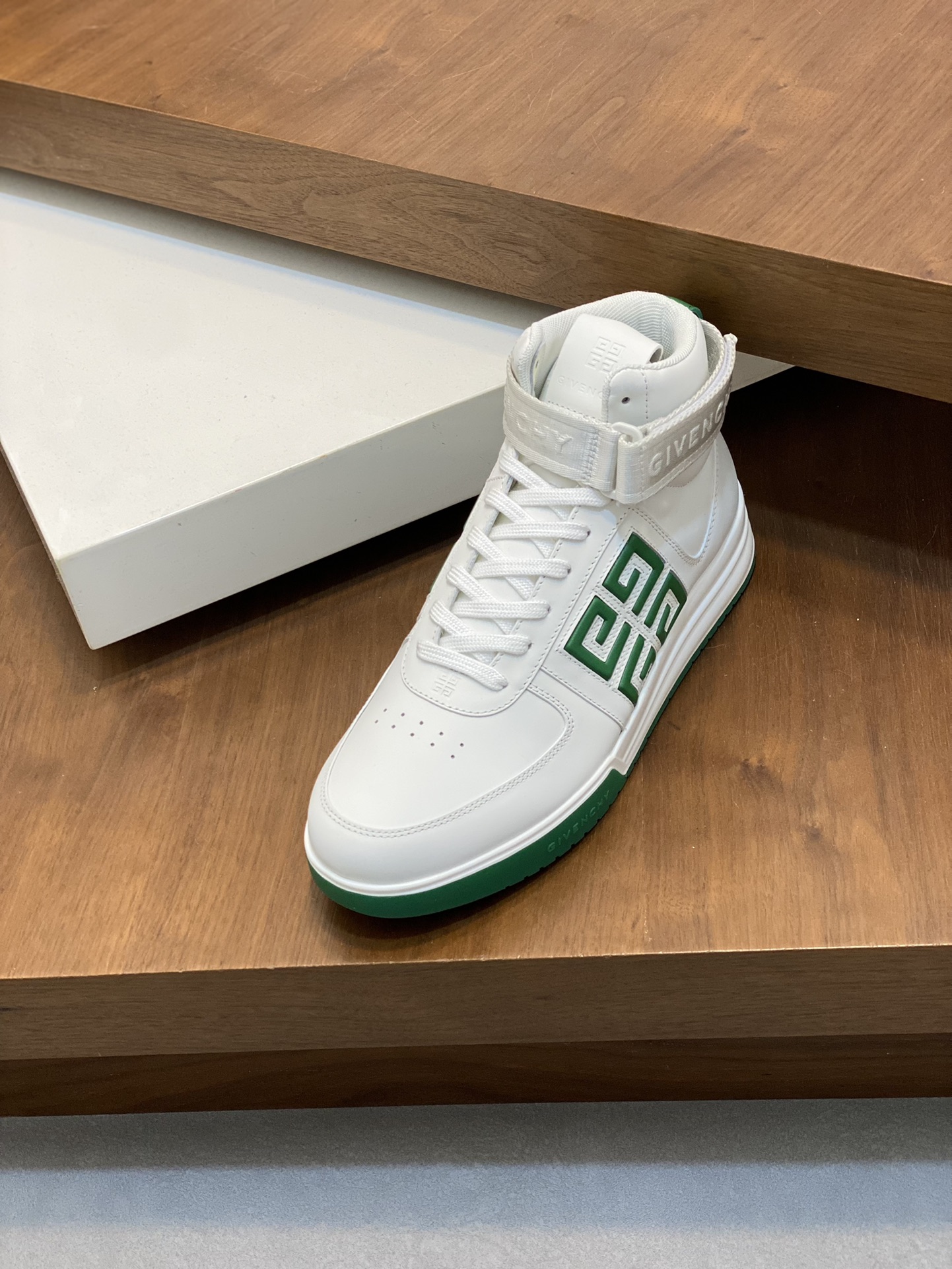 P960 Givenchy green men's high-top jogging sneakers imported head layer cowhide leather upper perforated design breathable and comfortable tongue embossed 4G LOGO embroidery TPU lightweight sole on the effect of the foot handsome and stylish heightening to enhance the atmosphere of the simple and stylish versatile boutique!Size: 39-44 (38.45 custom)-High quality replica handbags