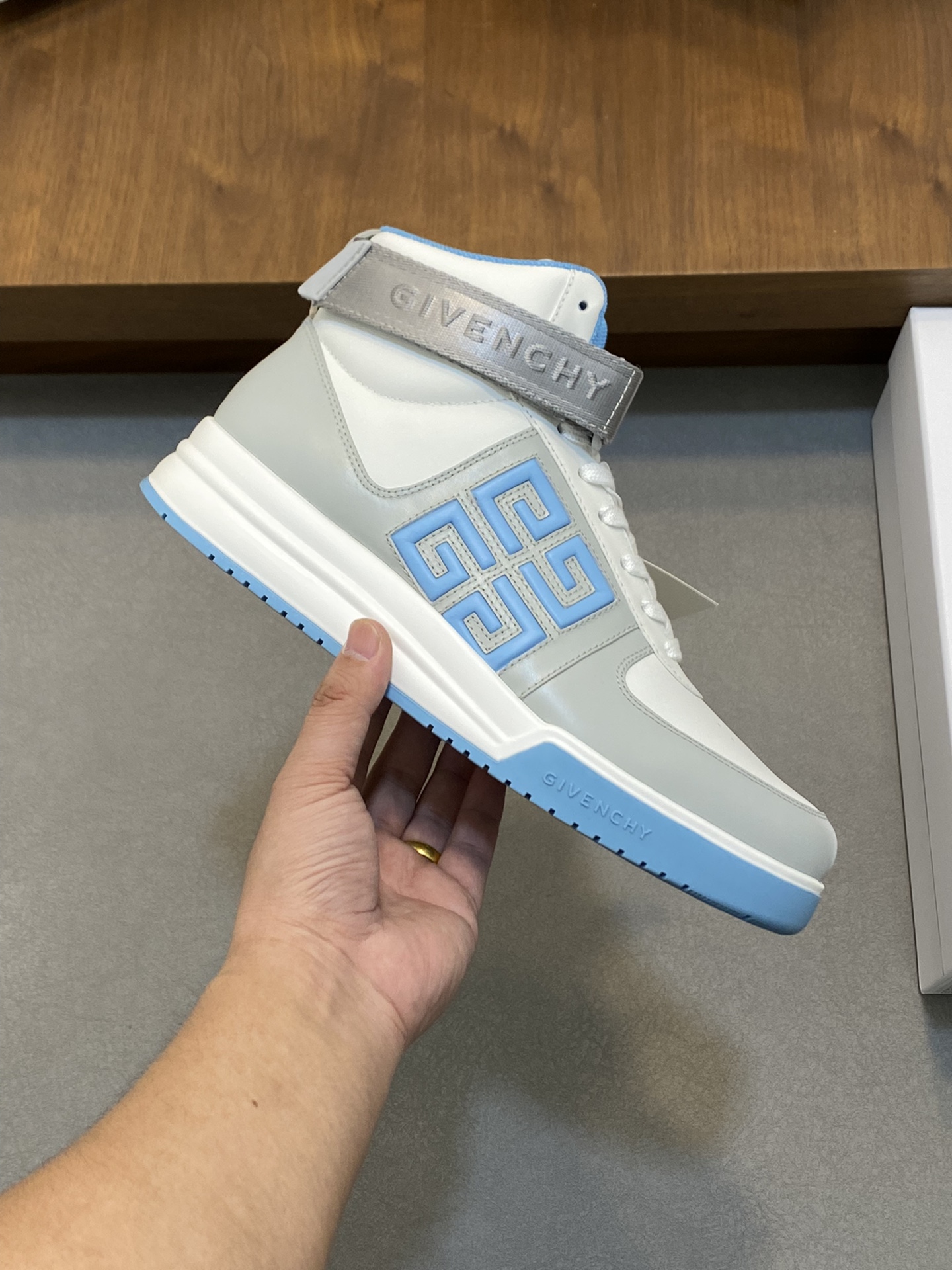 P960 Givenchy sky blue men's high-top jogging sneakers imported head layer cowhide leather upper perforated design breathable and comfortable tongue embossed 4G LOGO embroidery TPU lightweight sole on the effect of the foot handsome and stylish heightening to enhance the atmosphere of the field of simple and fashionable versatile boutique!Size: 39-44 (38.45 custom)-High quality replica handbags