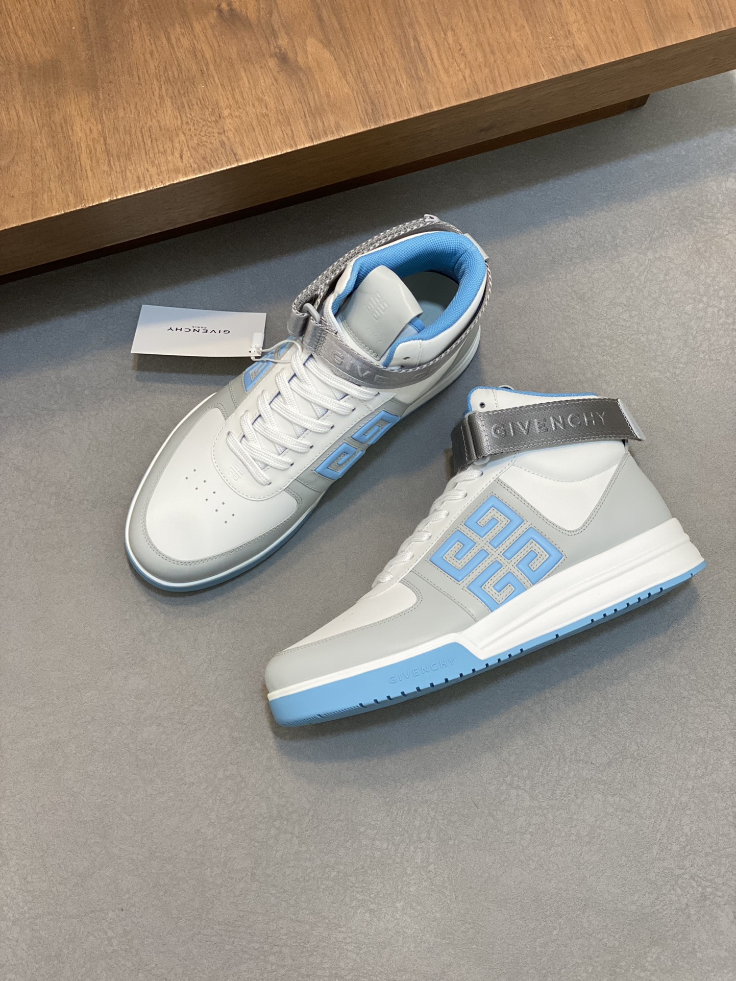 P960 Givenchy sky blue men's high-top jogging sneakers imported head layer cowhide leather upper perforated design breathable and comfortable tongue embossed 4G LOGO embroidery TPU lightweight sole on the effect of the foot handsome and stylish heightening to enhance the atmosphere of the field of simple and fashionable versatile boutique!Size: 39-44 (38.45 custom)-High quality replica handbags