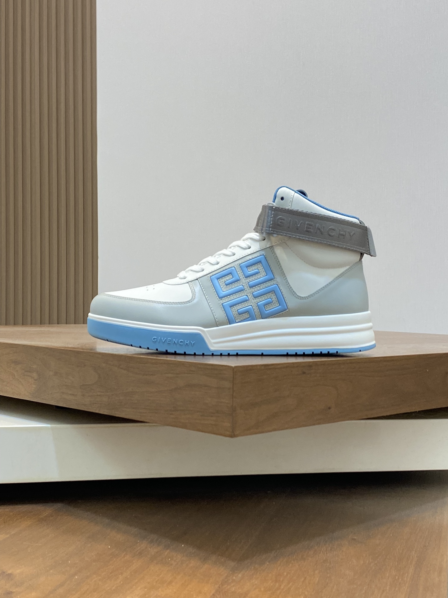 P960 Givenchy sky blue men's high-top jogging sneakers imported head layer cowhide leather upper perforated design breathable and comfortable tongue embossed 4G LOGO embroidery TPU lightweight sole on the effect of the foot handsome and stylish heightening to enhance the atmosphere of the field of simple and fashionable versatile boutique!Size: 39-44 (38.45 custom)-High quality replica handbags