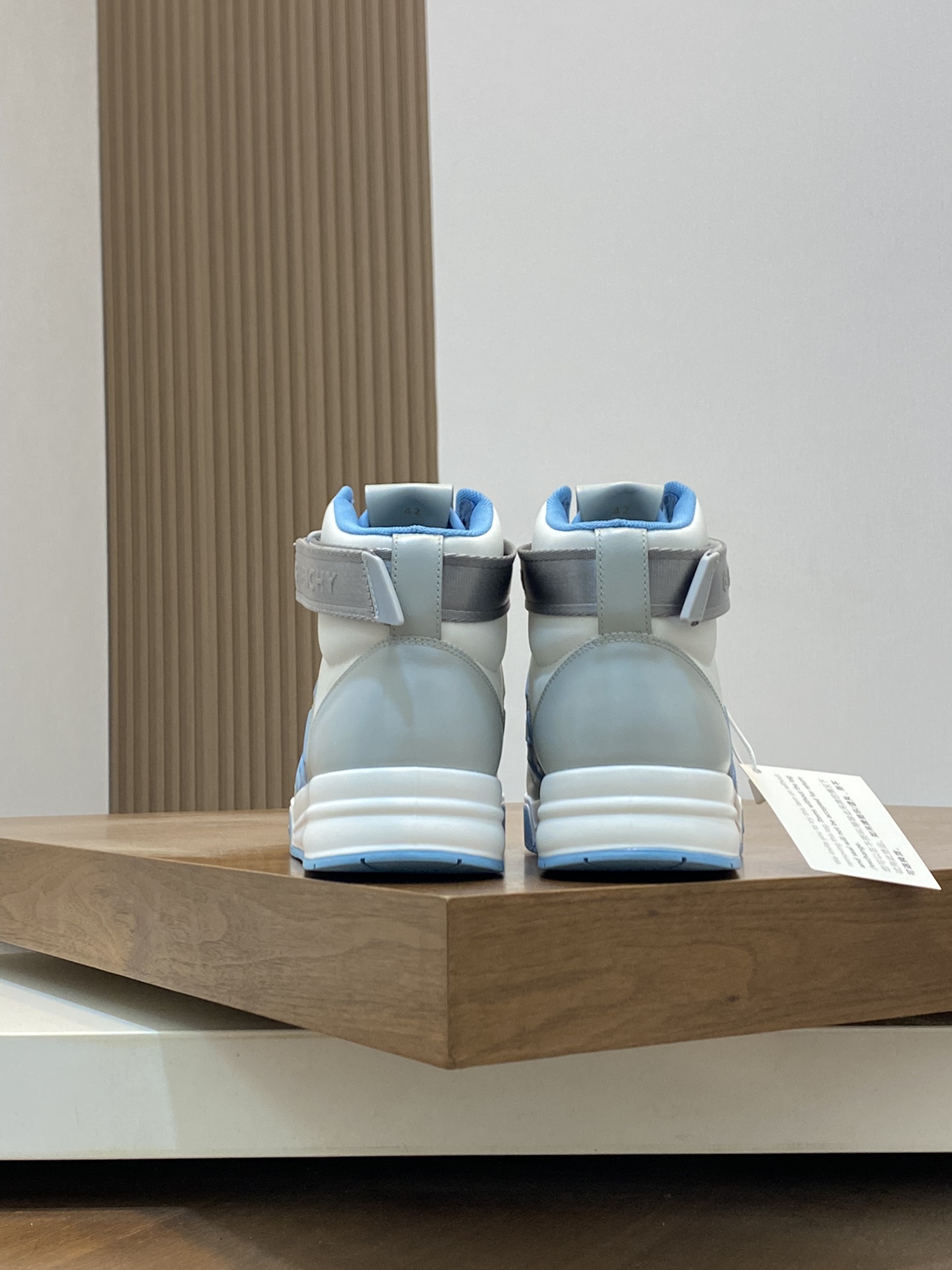 P960 Givenchy sky blue men's high-top jogging sneakers imported head layer cowhide leather upper perforated design breathable and comfortable tongue embossed 4G LOGO embroidery TPU lightweight sole on the effect of the foot handsome and stylish heightening to enhance the atmosphere of the field of simple and fashionable versatile boutique!Size: 39-44 (38.45 custom)-High quality replica handbags