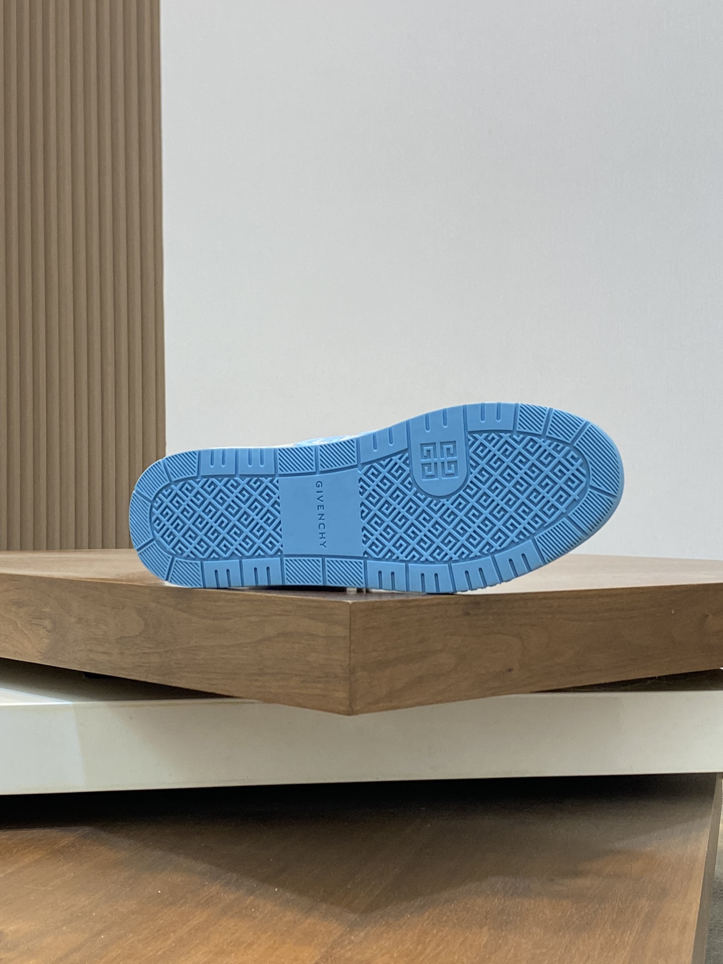 P960 Givenchy sky blue men's high-top jogging sneakers imported head layer cowhide leather upper perforated design breathable and comfortable tongue embossed 4G LOGO embroidery TPU lightweight sole on the effect of the foot handsome and stylish heightening to enhance the atmosphere of the field of simple and fashionable versatile boutique!Size: 39-44 (38.45 custom)-High quality replica handbags