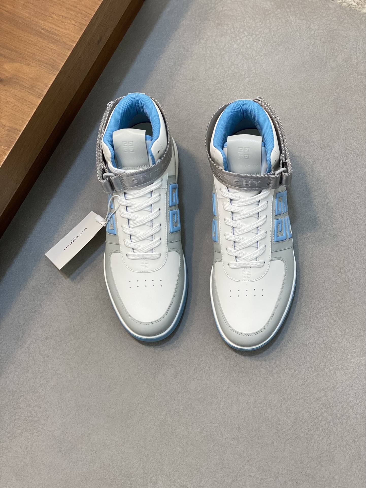 P960 Givenchy sky blue men's high-top jogging sneakers imported head layer cowhide leather upper perforated design breathable and comfortable tongue embossed 4G LOGO embroidery TPU lightweight sole on the effect of the foot handsome and stylish heightening to enhance the atmosphere of the field of simple and fashionable versatile boutique!Size: 39-44 (38.45 custom)-High quality replica handbags